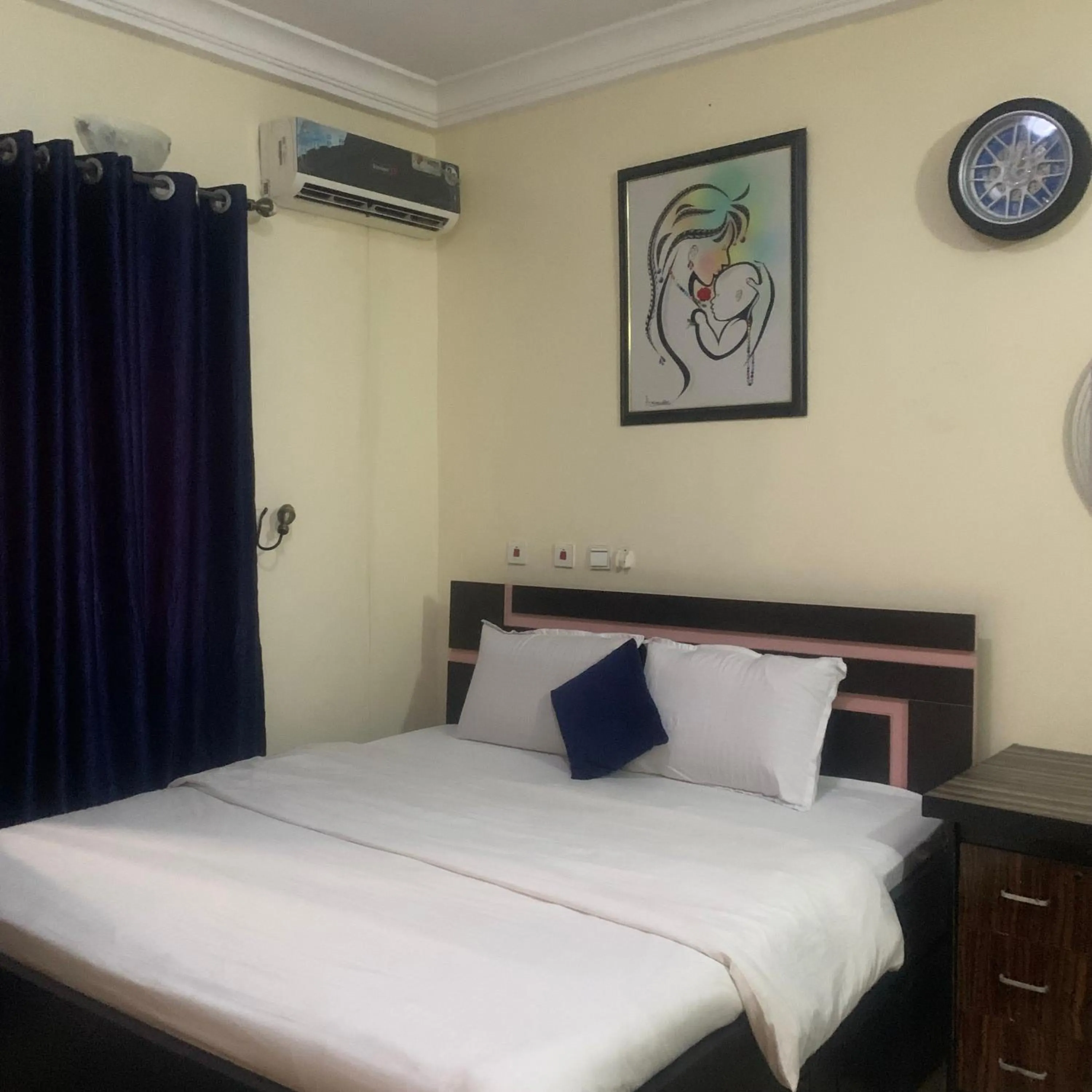 Bed in Health Plaza Abuja