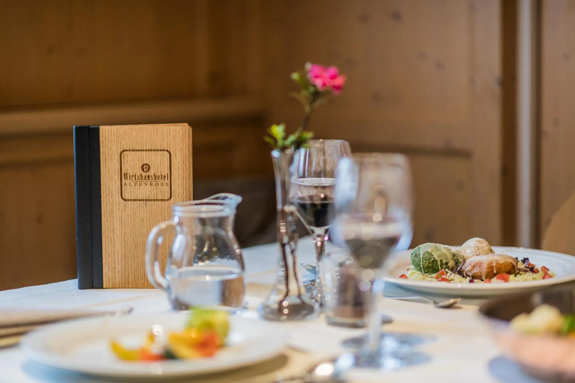 Restaurant/places to eat in Wirtshaushotel Alpenrose