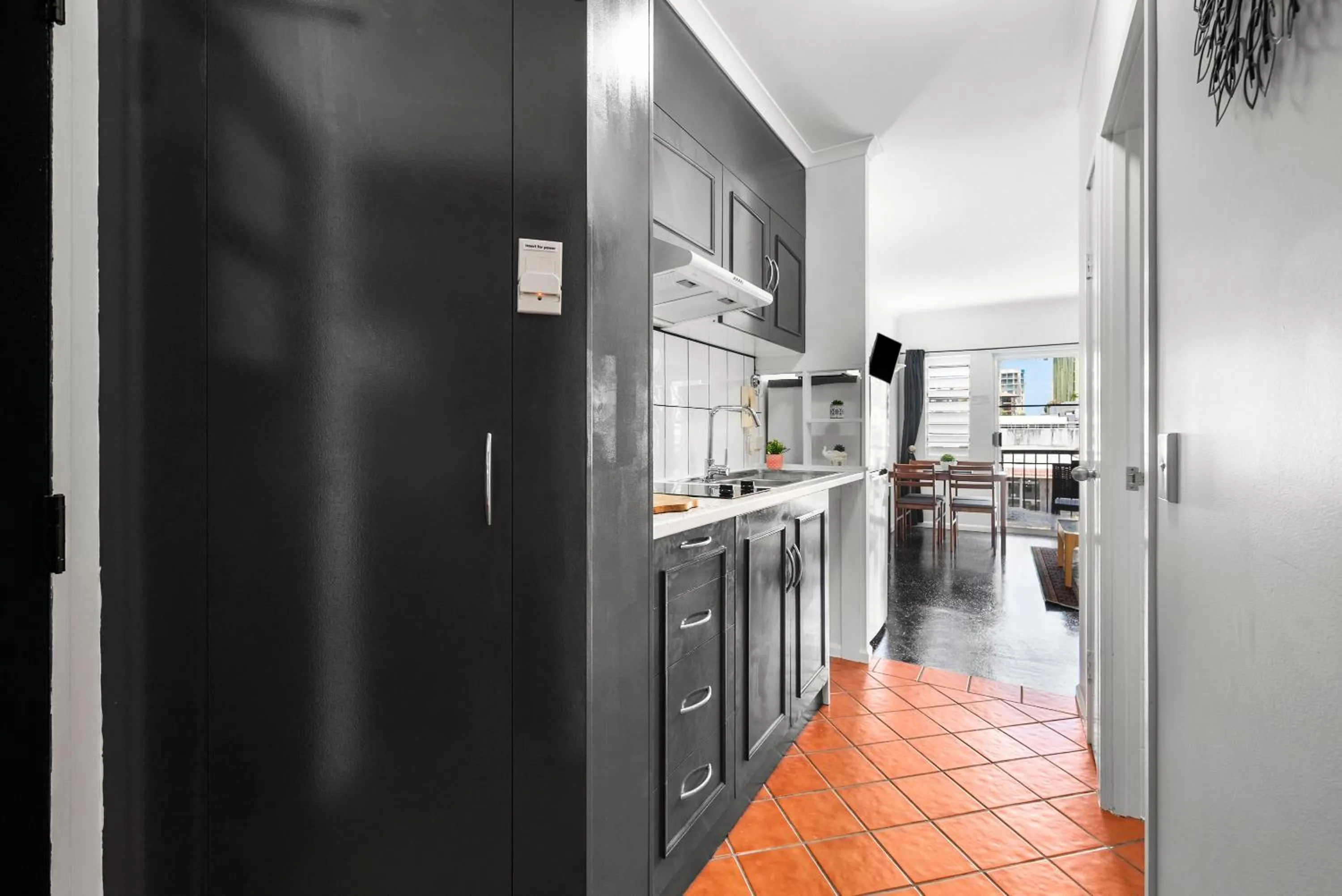 Kitchen or kitchenette in Villa Vaucluse Apartments