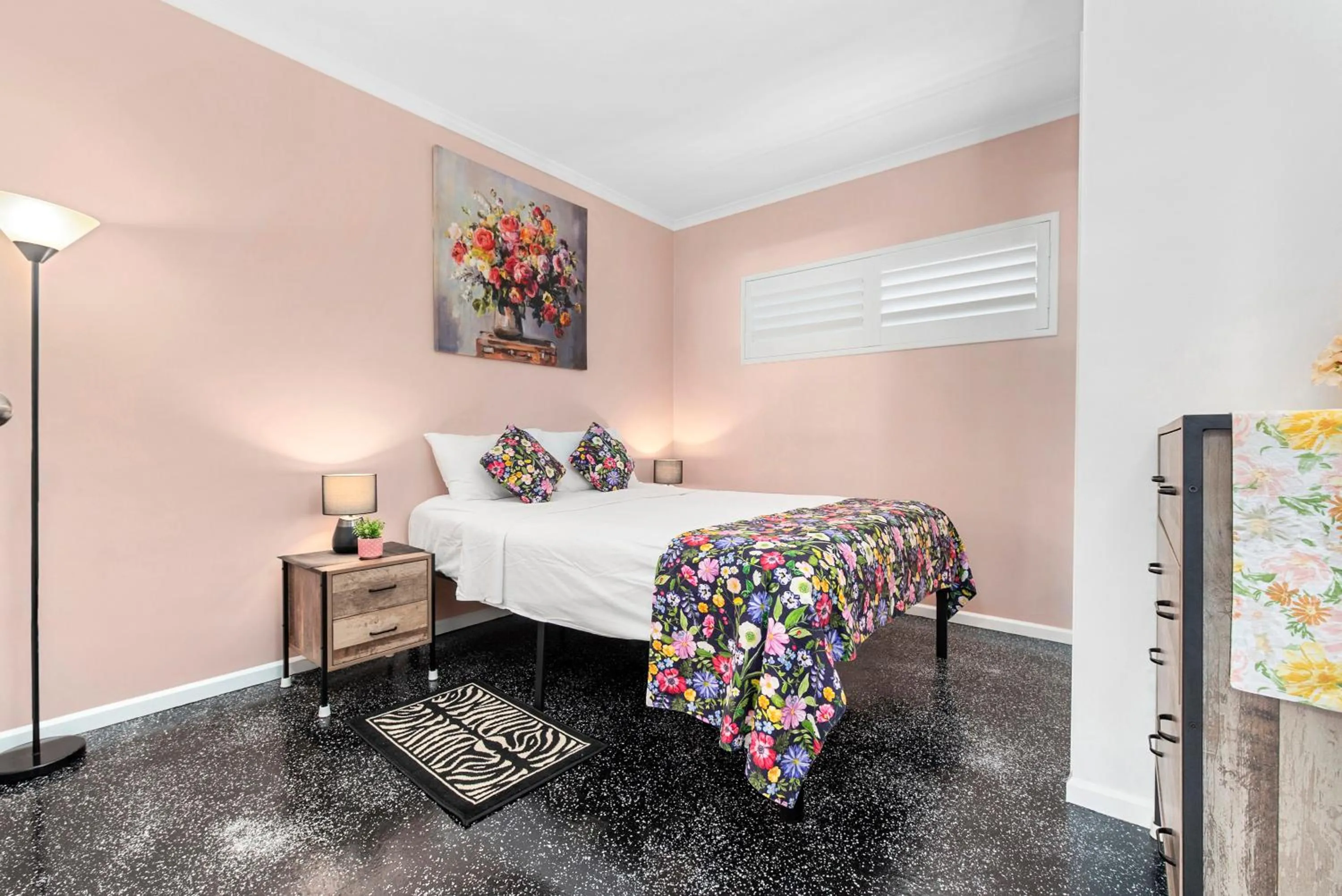 Bedroom, Bed in Villa Vaucluse Apartments