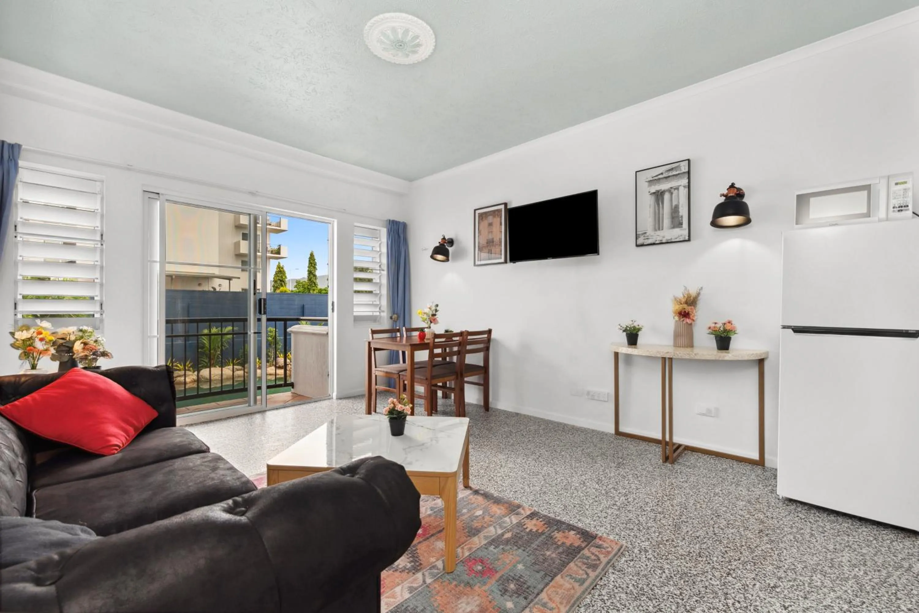 Living room in Villa Vaucluse Apartments