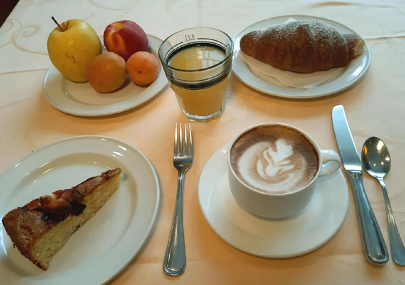 Food and drinks in Hotel Bologna