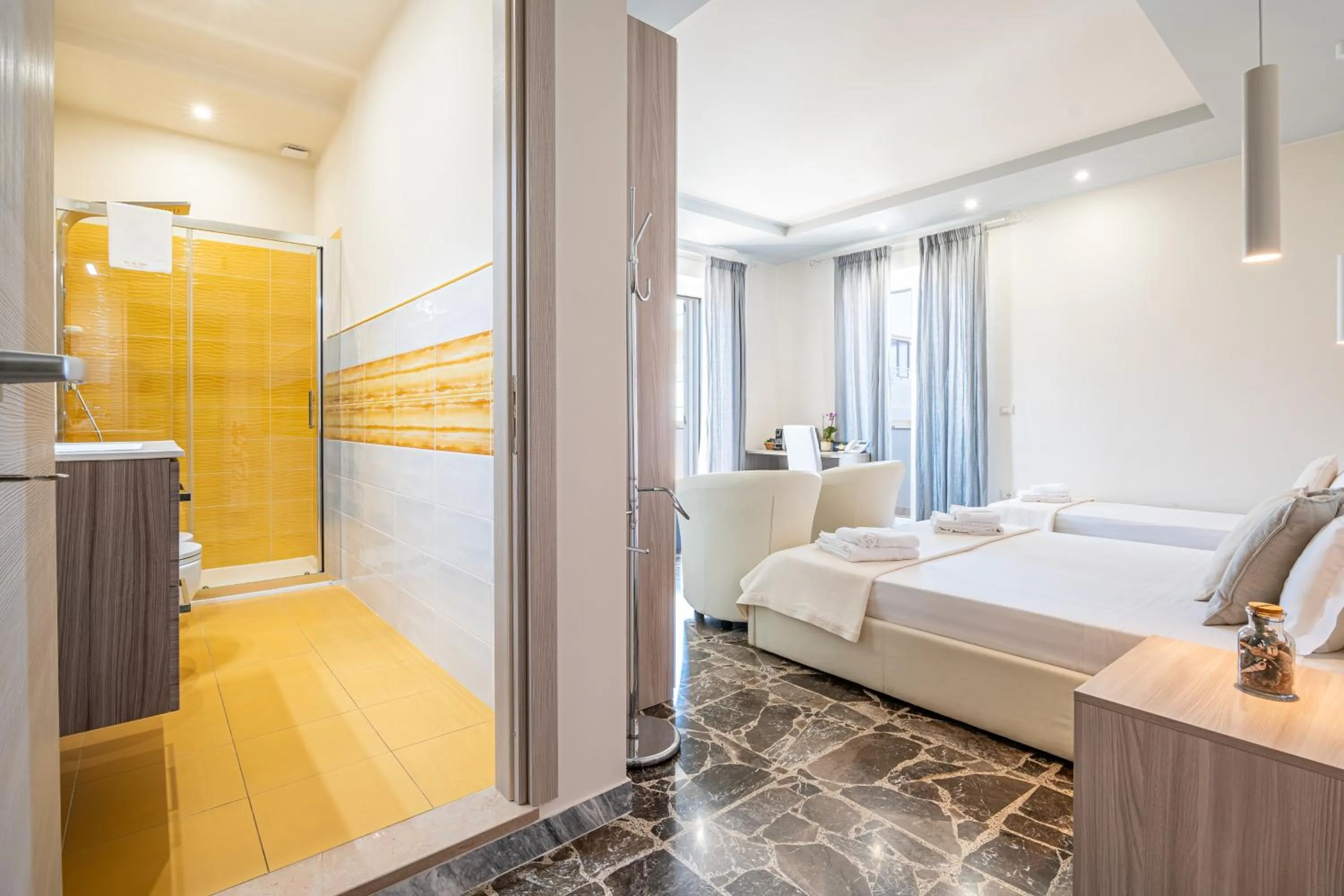 Shower in Dei del Mare Extra Luxury