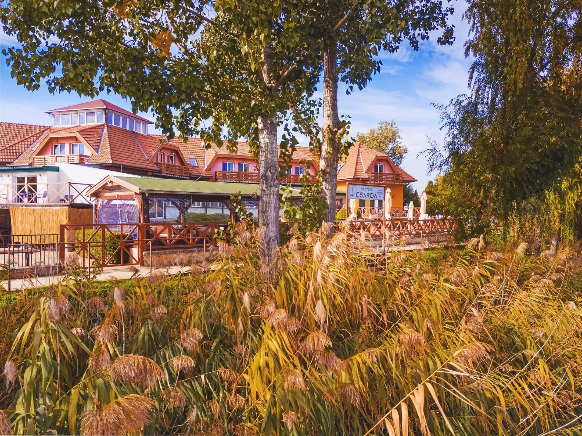 Property building in Mártoni Resort & Restaurant