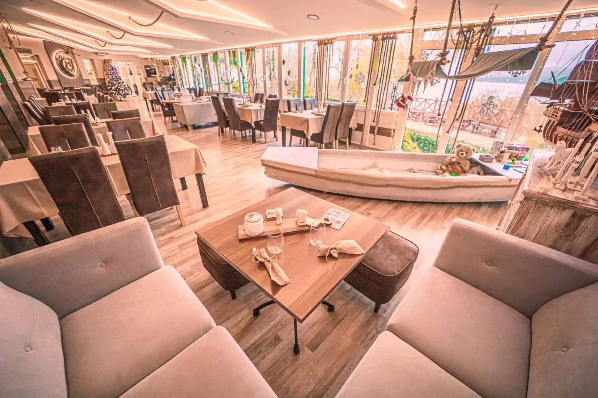 Restaurant/places to eat in Mártoni Resort & Restaurant Restaurant/places to eat in Mártoni Resort & Restaurant