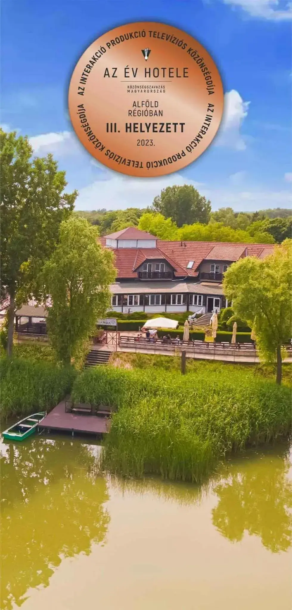 Property building in Mártoni Resort & Restaurant Property building in Mártoni Resort & Restaurant