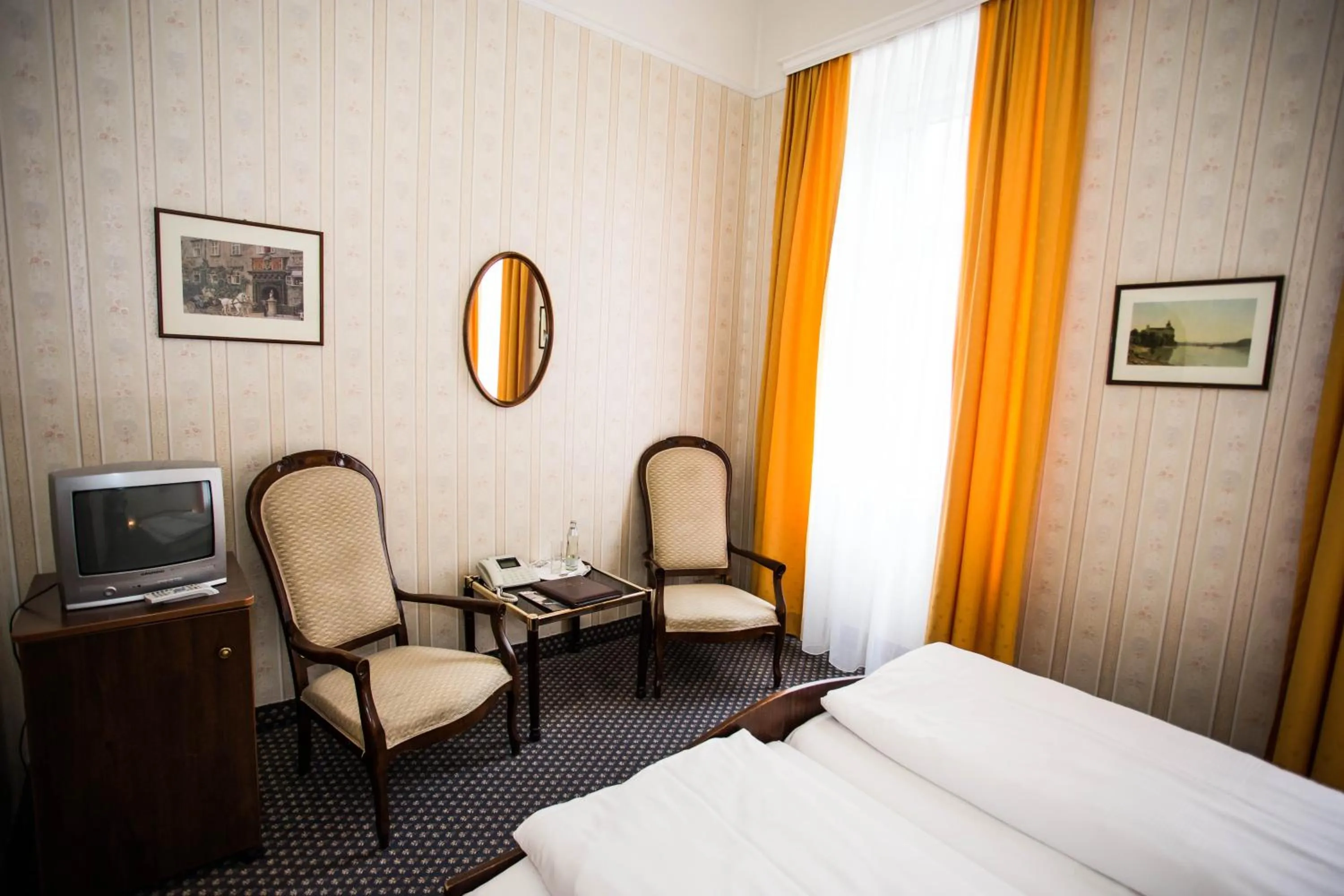 Photo of the whole room, Bed in Hotel Atlanta