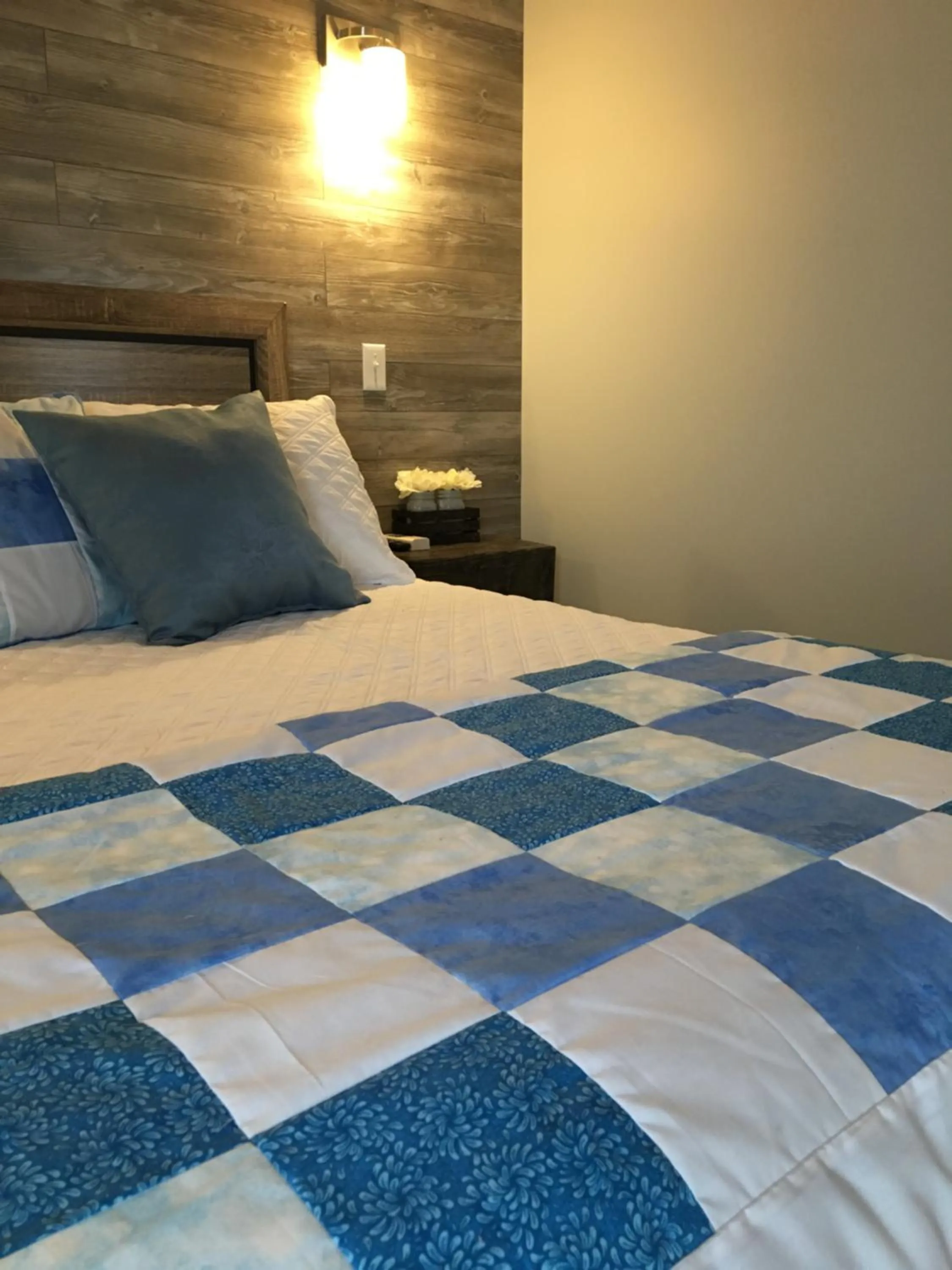 Bed in Raleigh Rooms & Taylor's Crafts