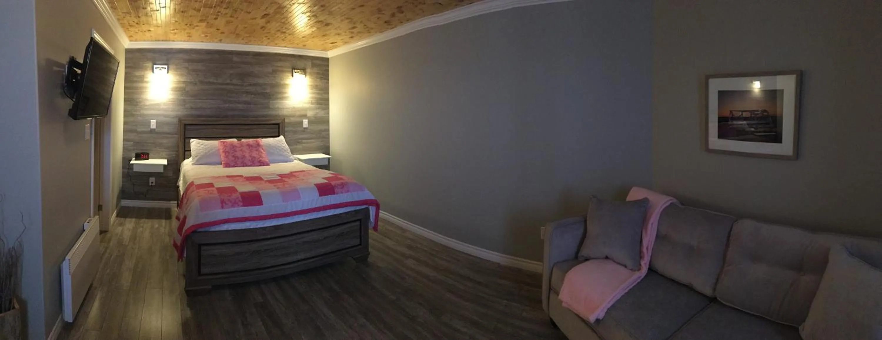 Bed in Raleigh Rooms & Taylor's Crafts