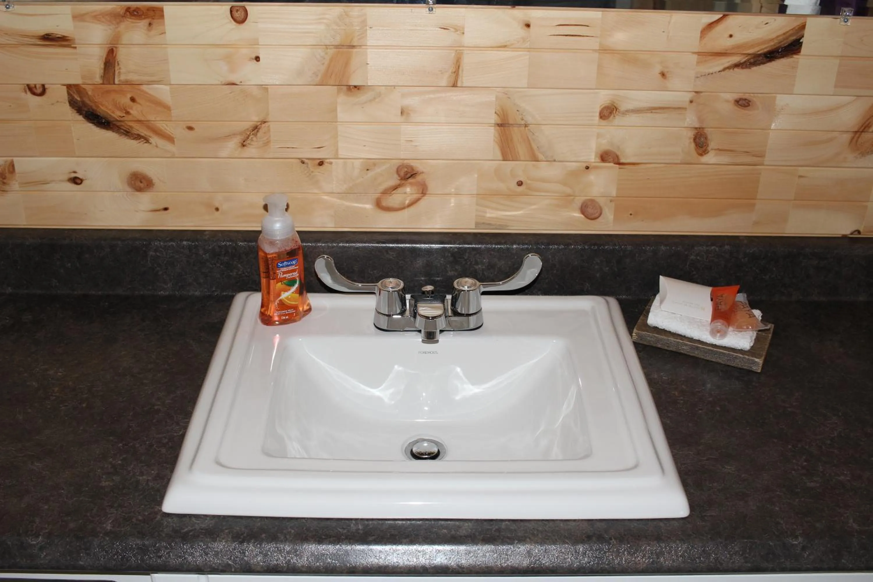 Raleigh Rooms & Taylor's Crafts