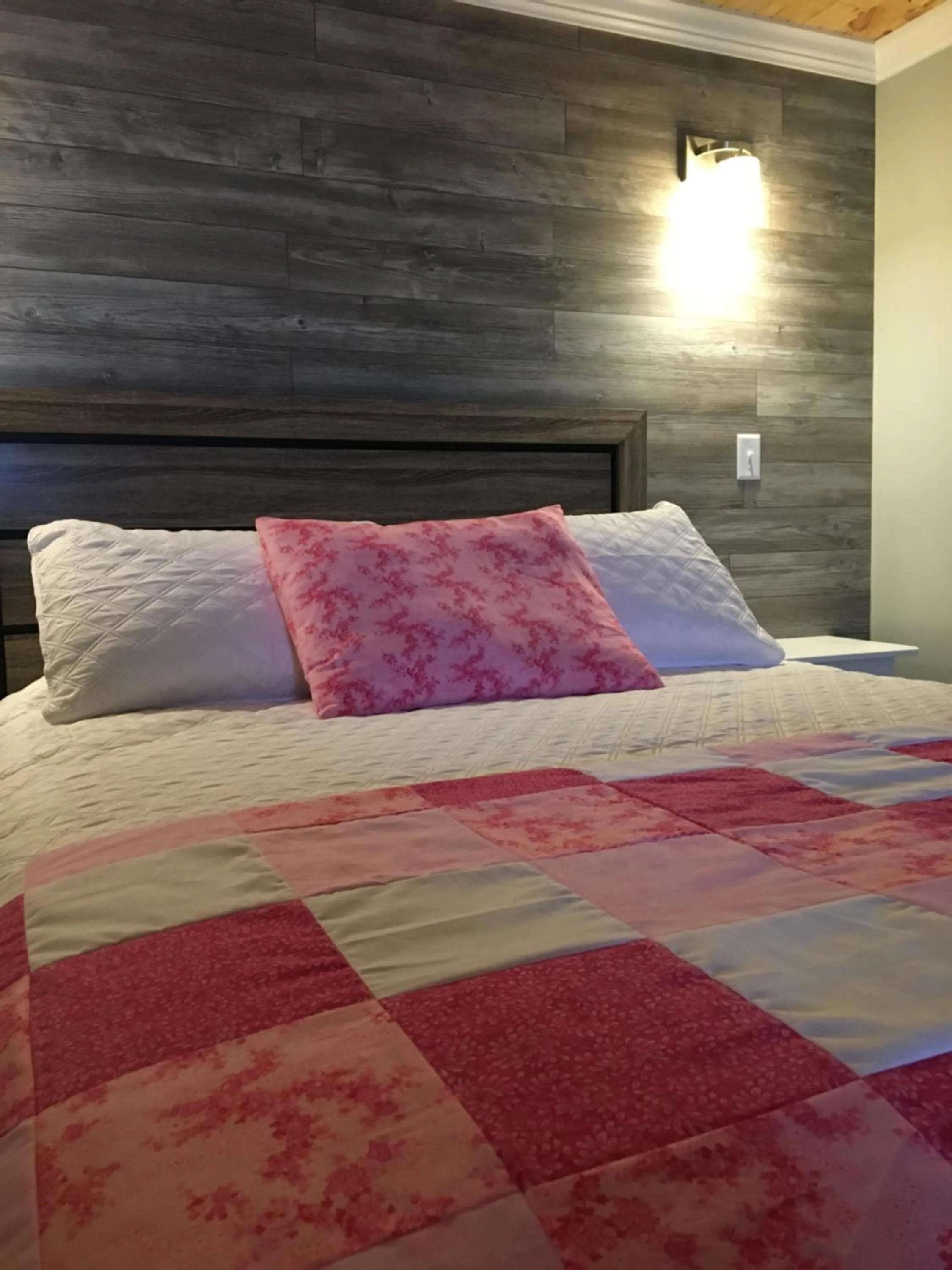 Bed in Raleigh Rooms & Taylor's Crafts