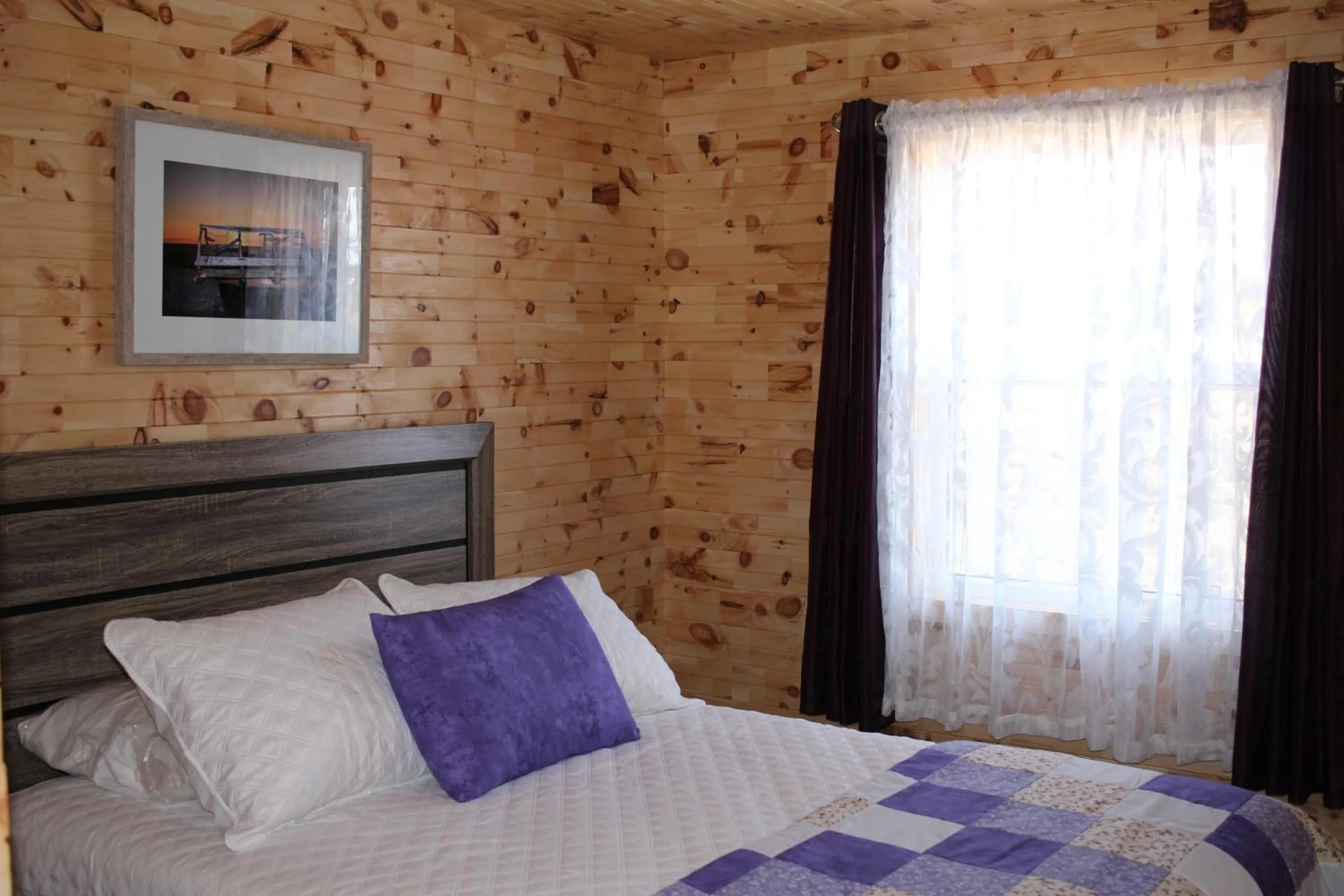 Bed in Raleigh Rooms & Taylor's Crafts