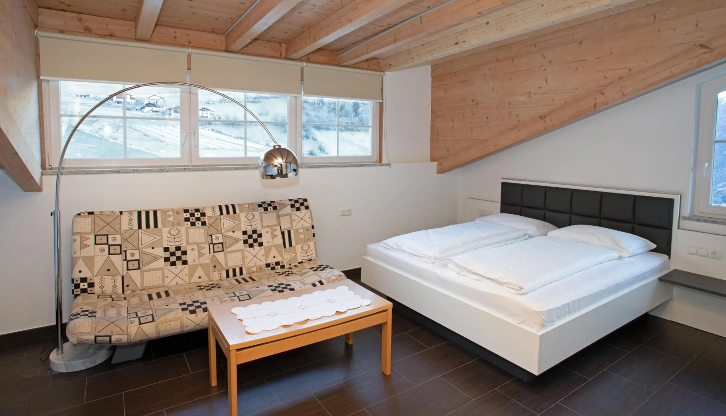 Photo of the whole room, Bed in Residence Sonneck