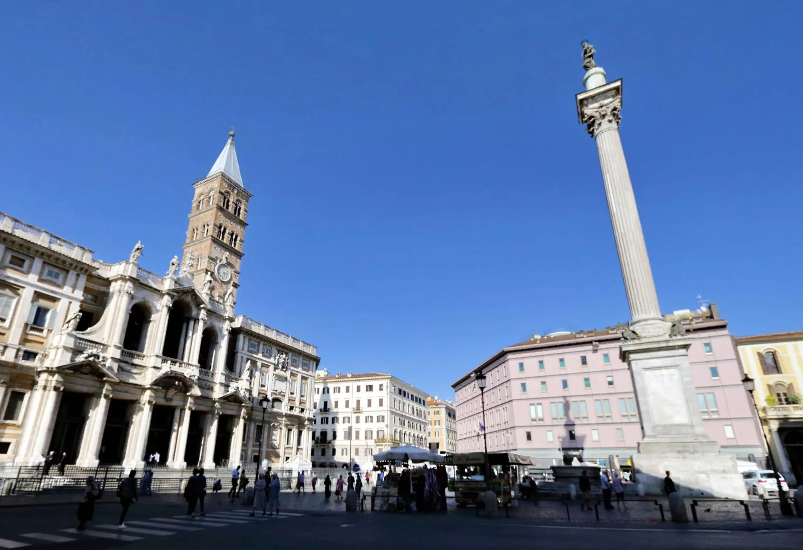 Property building in BQ House Colosseo Luxury Rooms