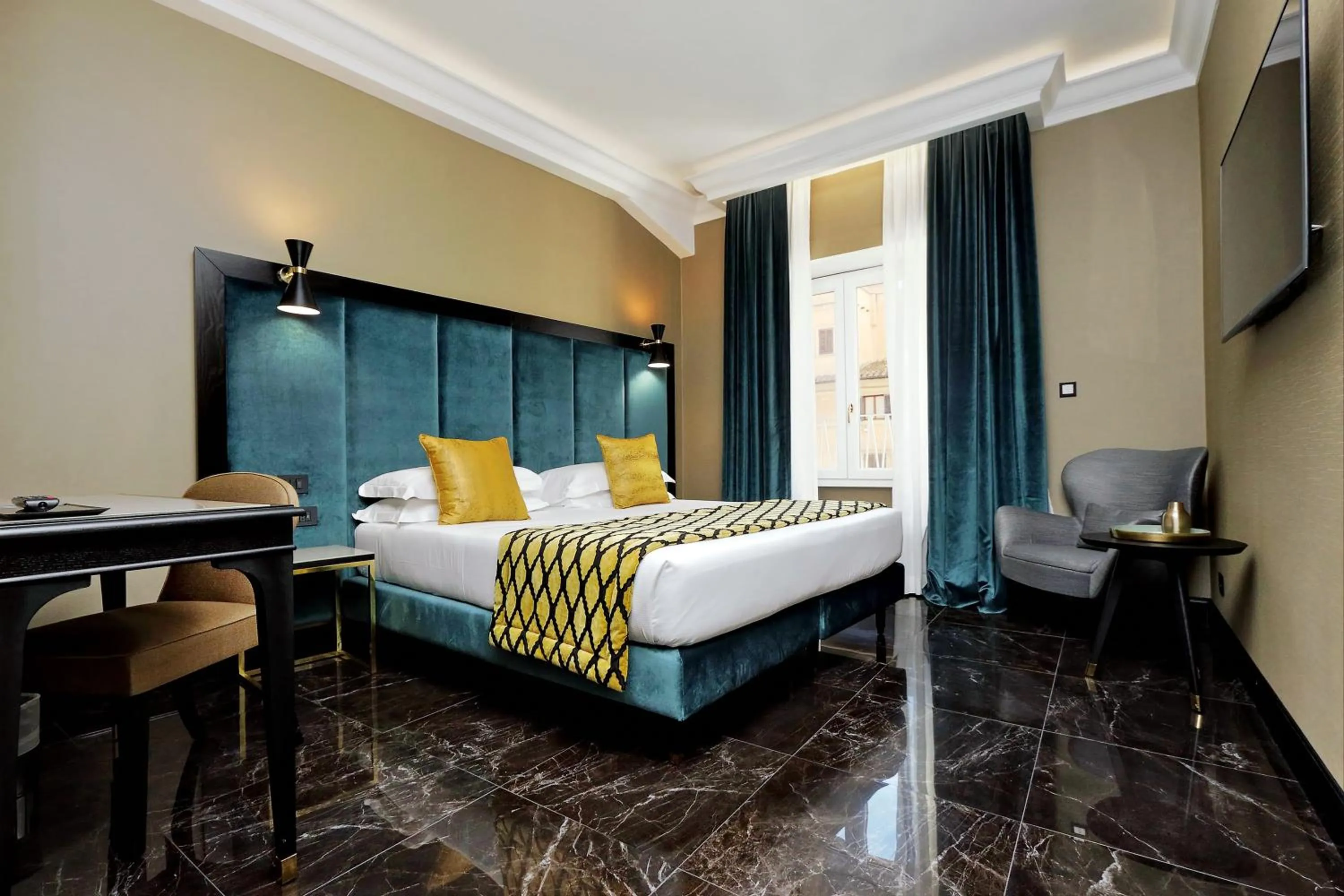 Bed in BQ House Colosseo Luxury Rooms