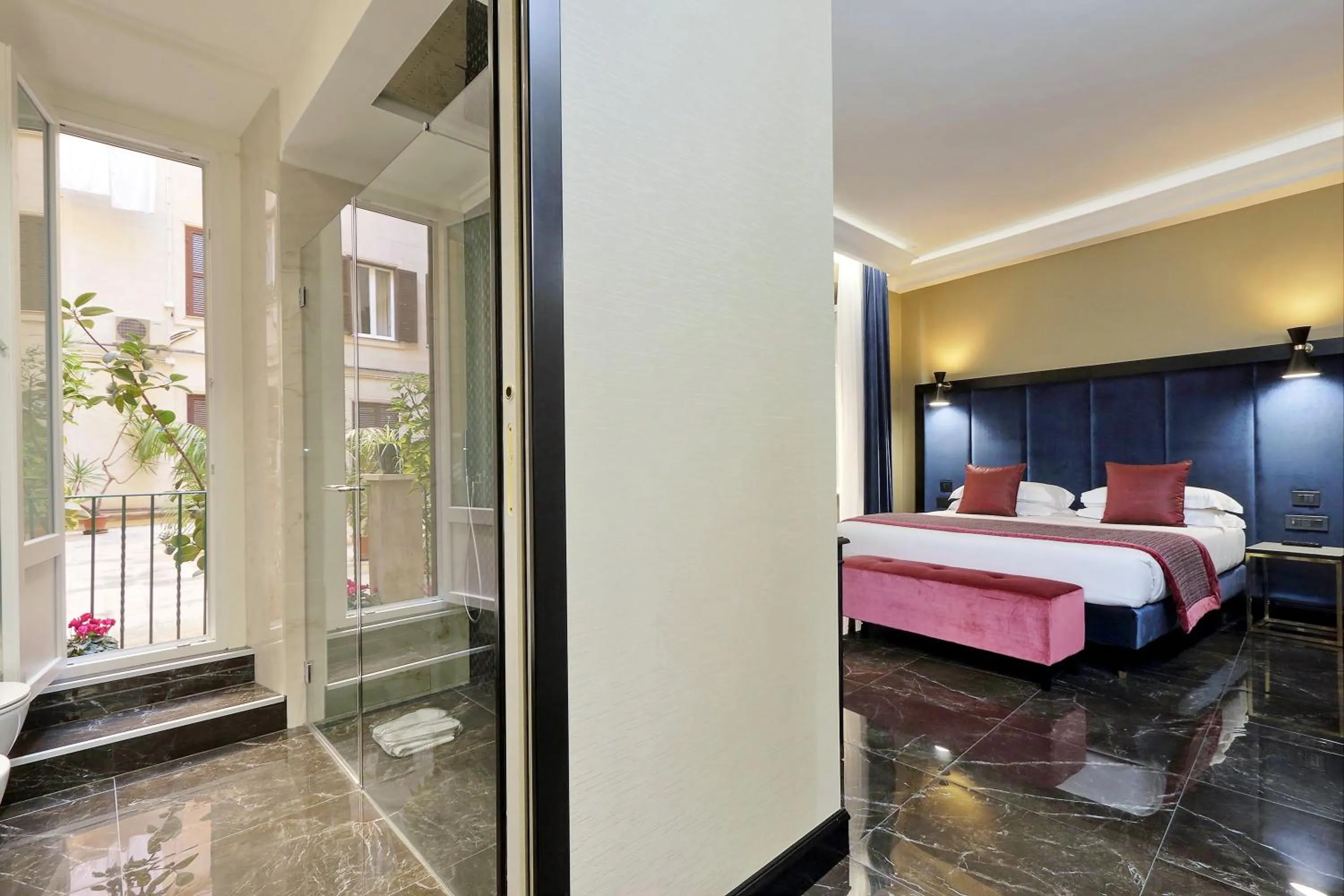 Bed in BQ House Colosseo Luxury Rooms