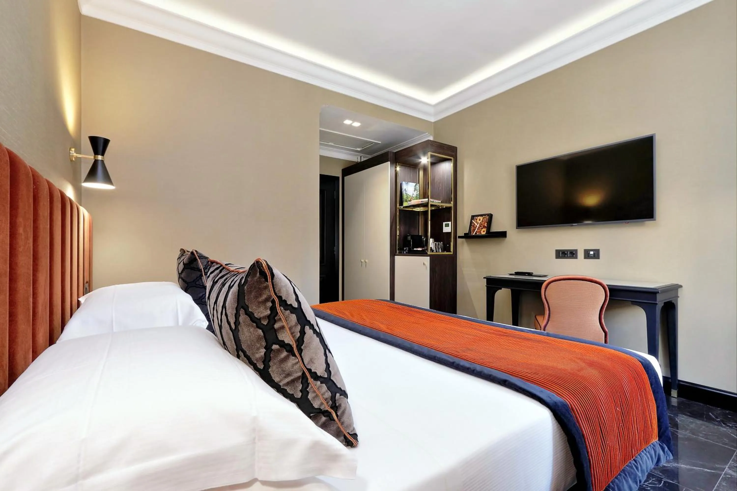 Bed in BQ House Colosseo Luxury Rooms