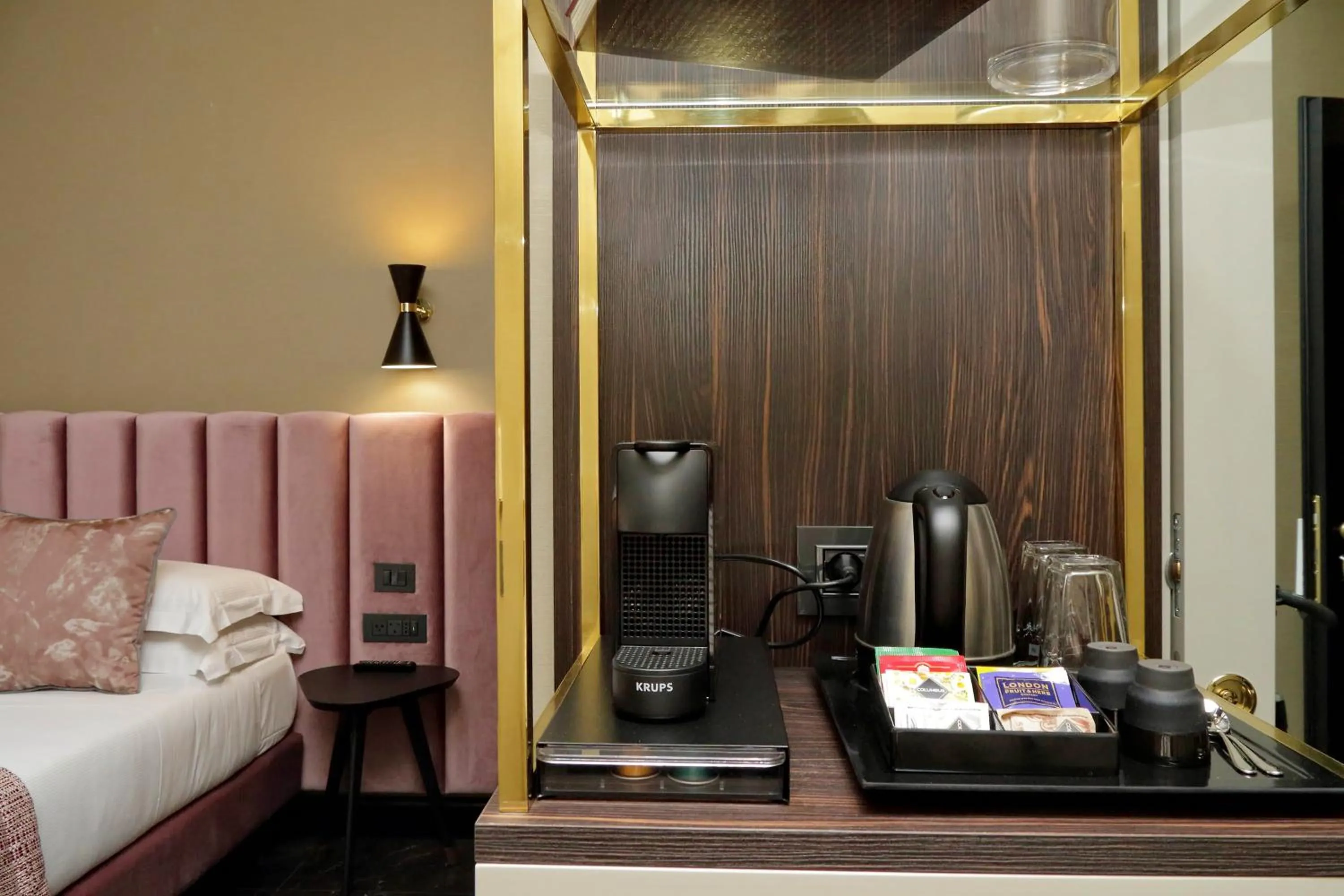 Coffee/tea facilities, Bed in BQ House Colosseo Luxury Rooms