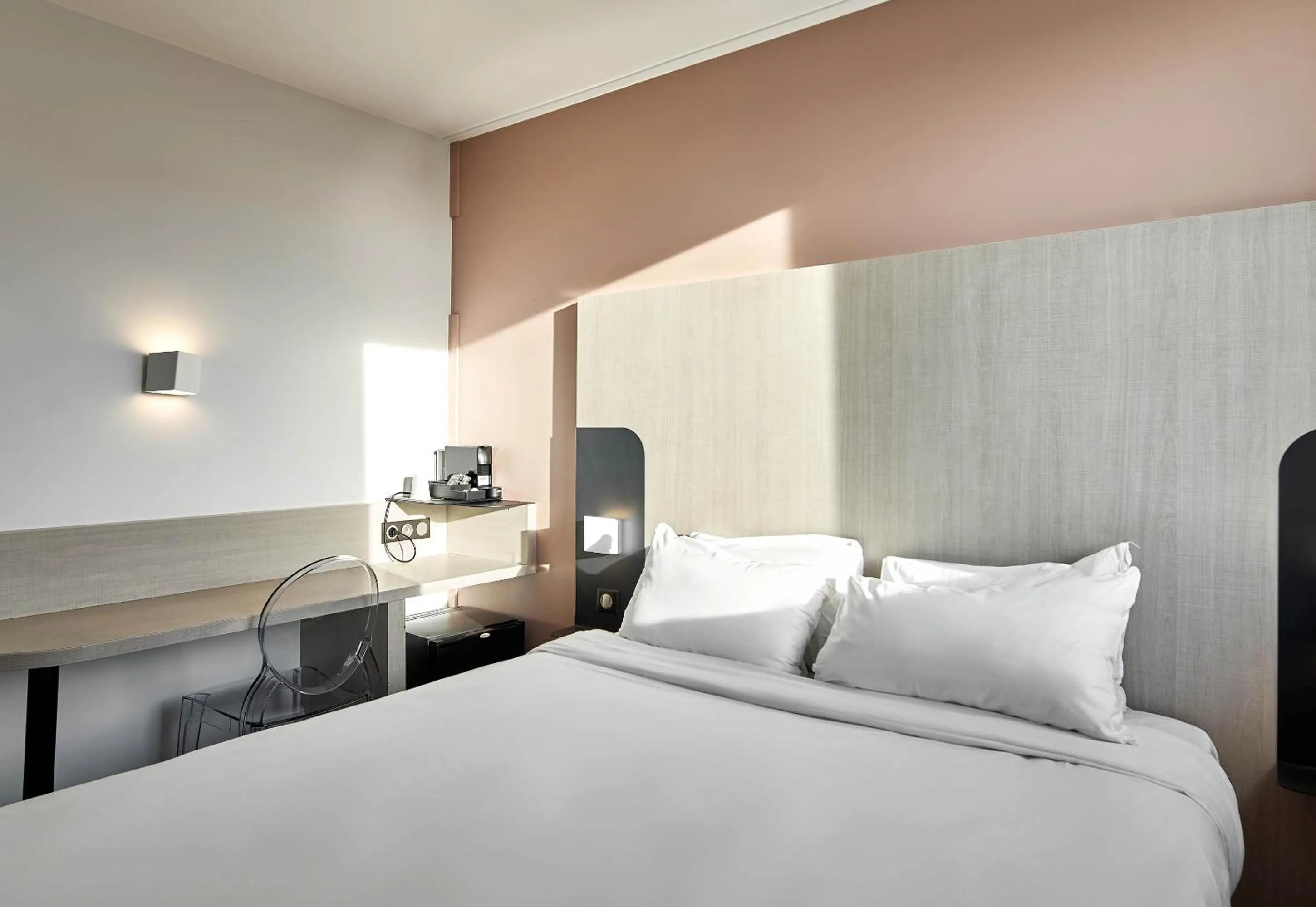 Bedroom, Bed in B&B HOTEL Paris Nord Gonesse Parc des Expos