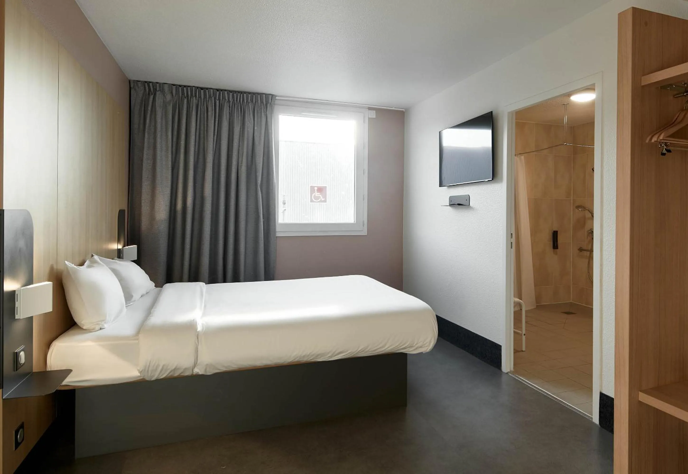 Bedroom, Bed in B&B HOTEL Paris Nord Gonesse Parc des Expos