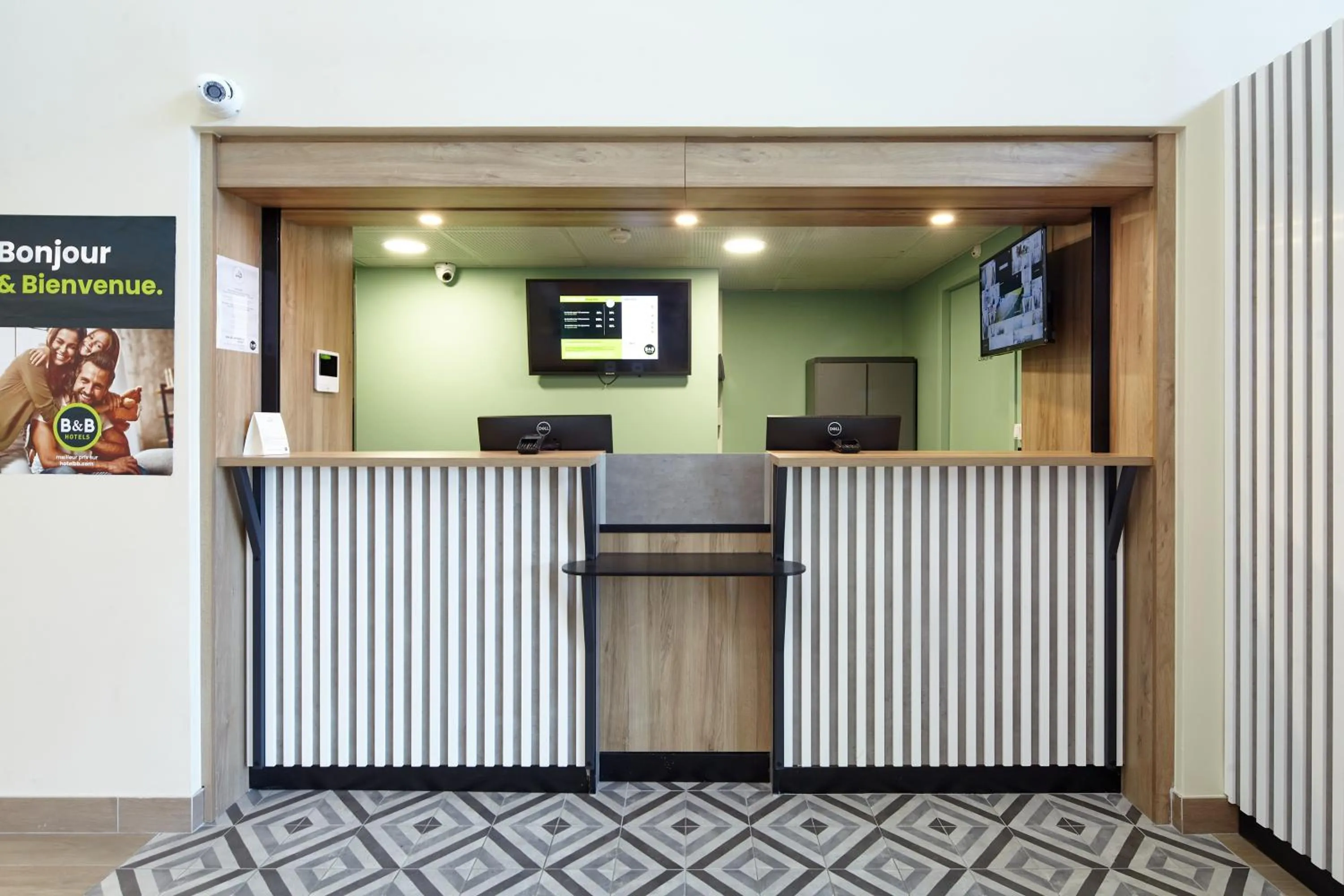 Lobby or reception in B&B HOTEL Paris Nord Gonesse Parc des Expos