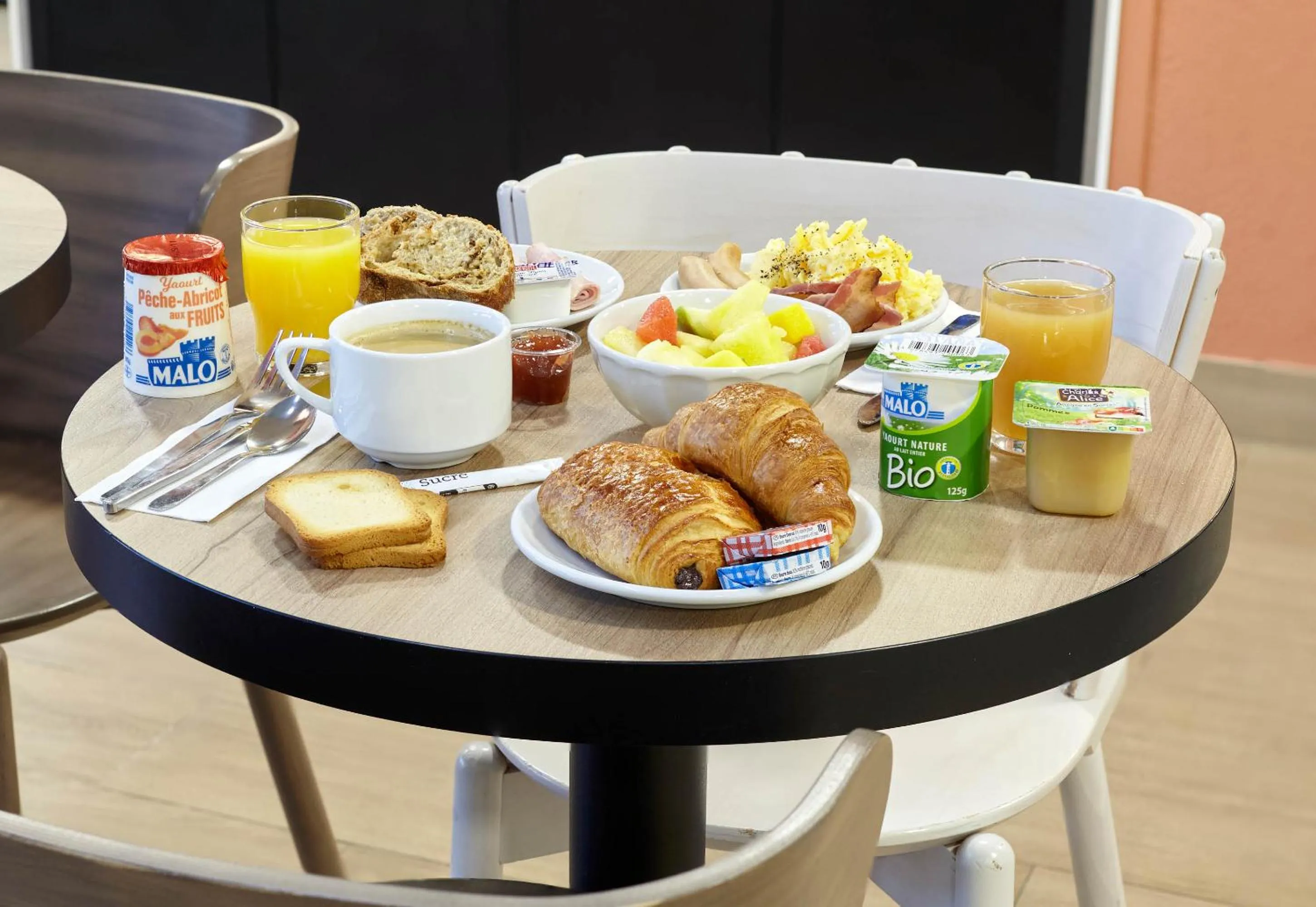 Breakfast in B&B HOTEL Paris Nord Gonesse Parc des Expos