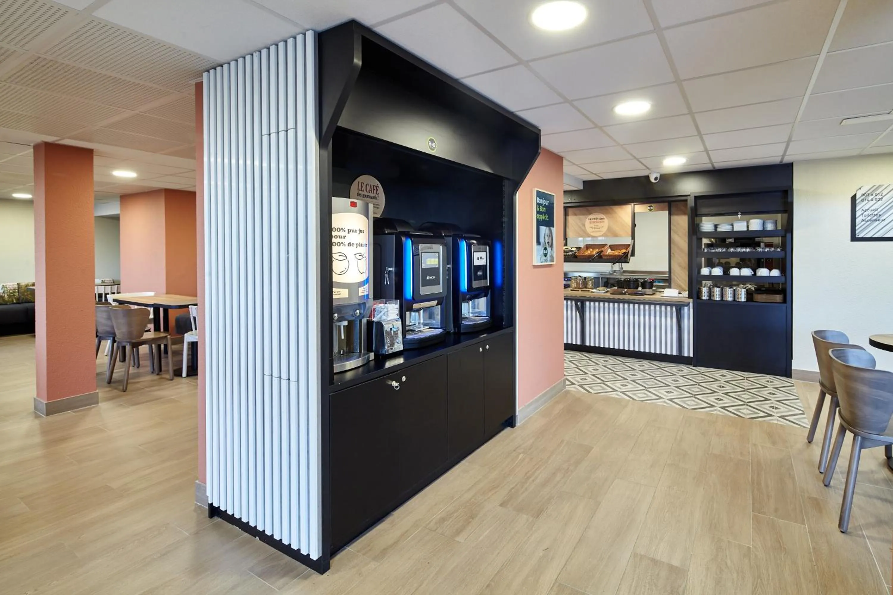 Buffet breakfast in B&B HOTEL Paris Nord Gonesse Parc des Expos