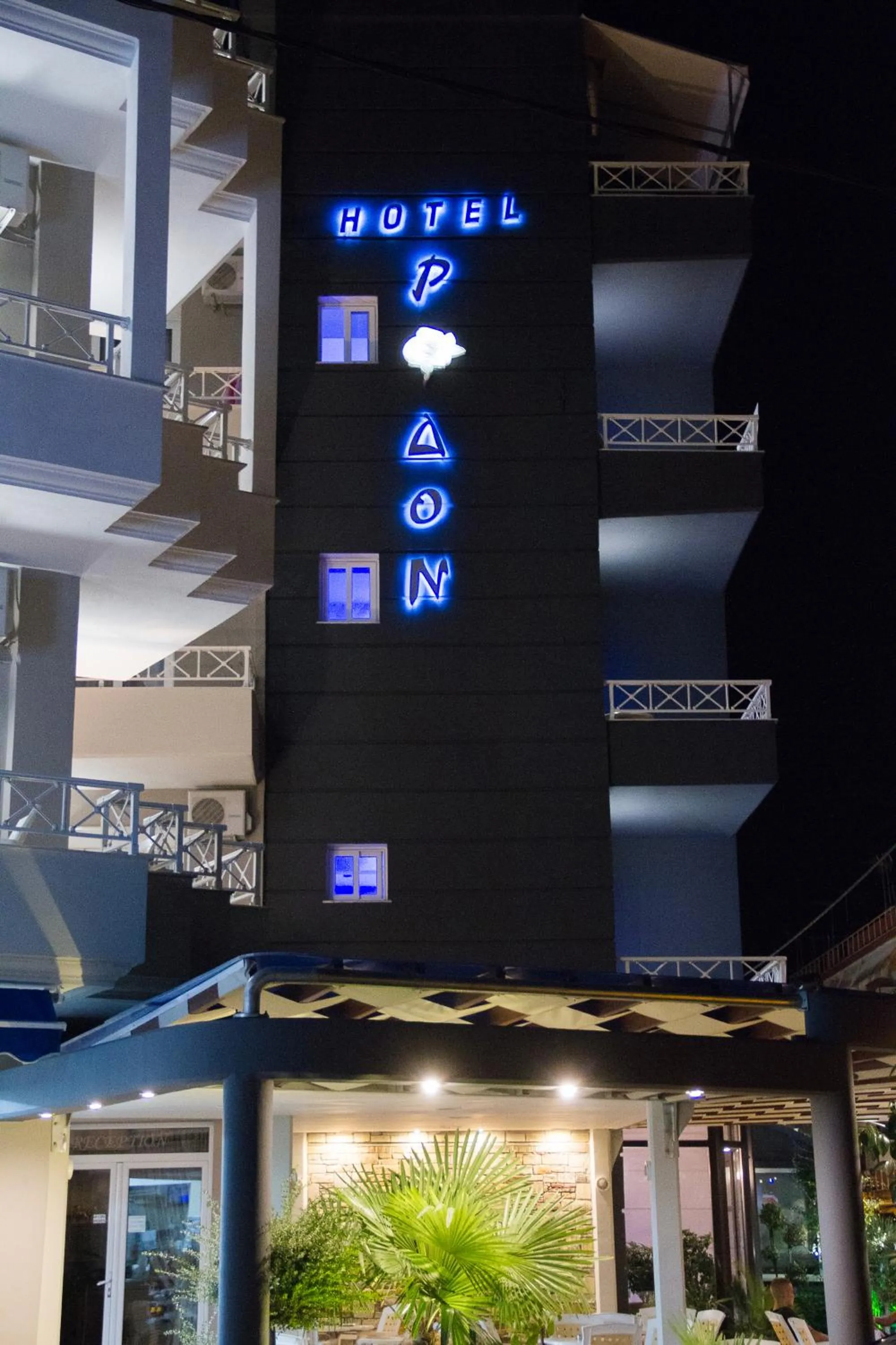 Facade/entrance in Hotel Rodon