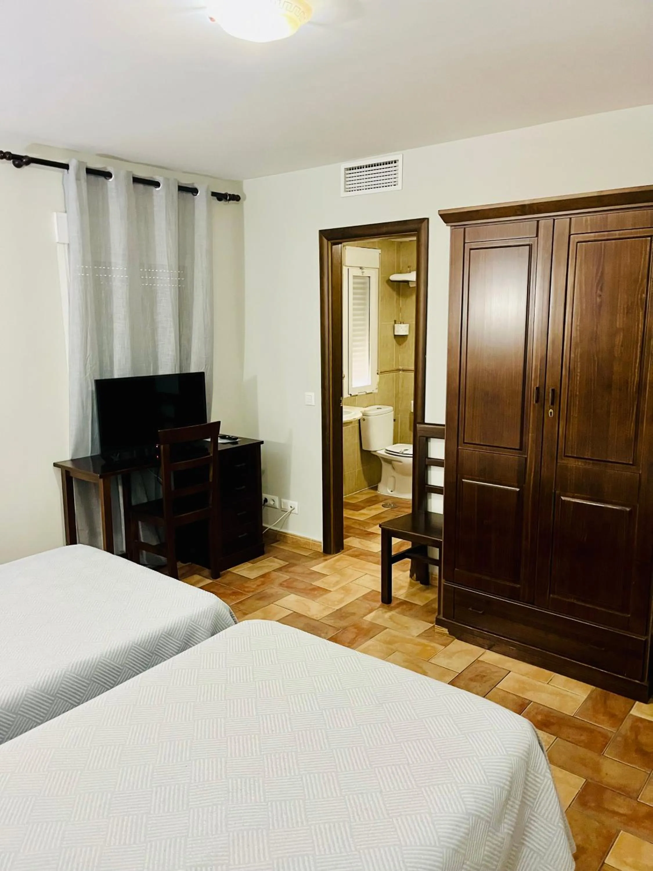 Photo of the whole room, Bed in Hotel Cervantes