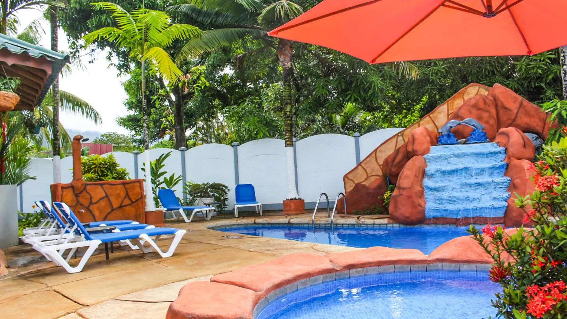 Swimming pool in Bungalows Ballena