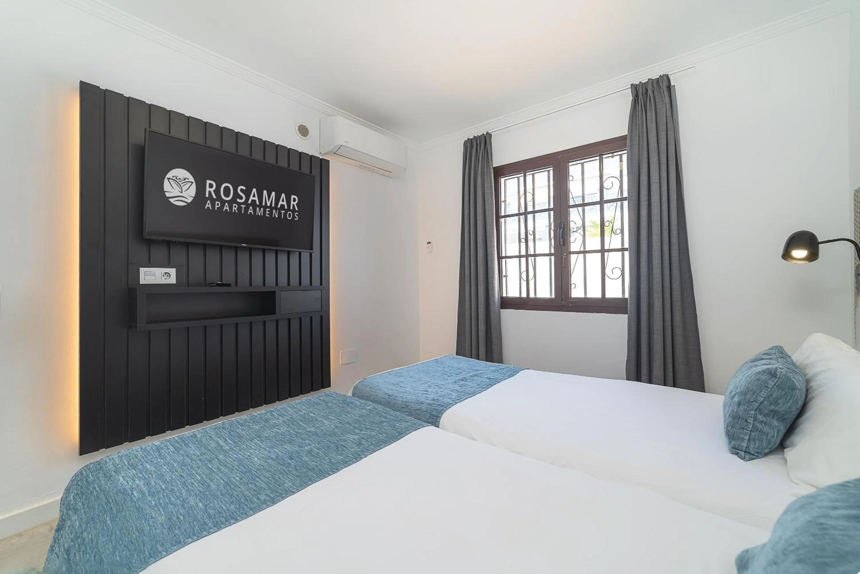 Bedroom, Bed in Rosamar Apartamentos