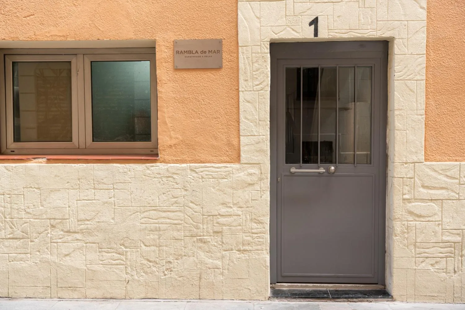 Facade/entrance in Rambla de Mar Apartments