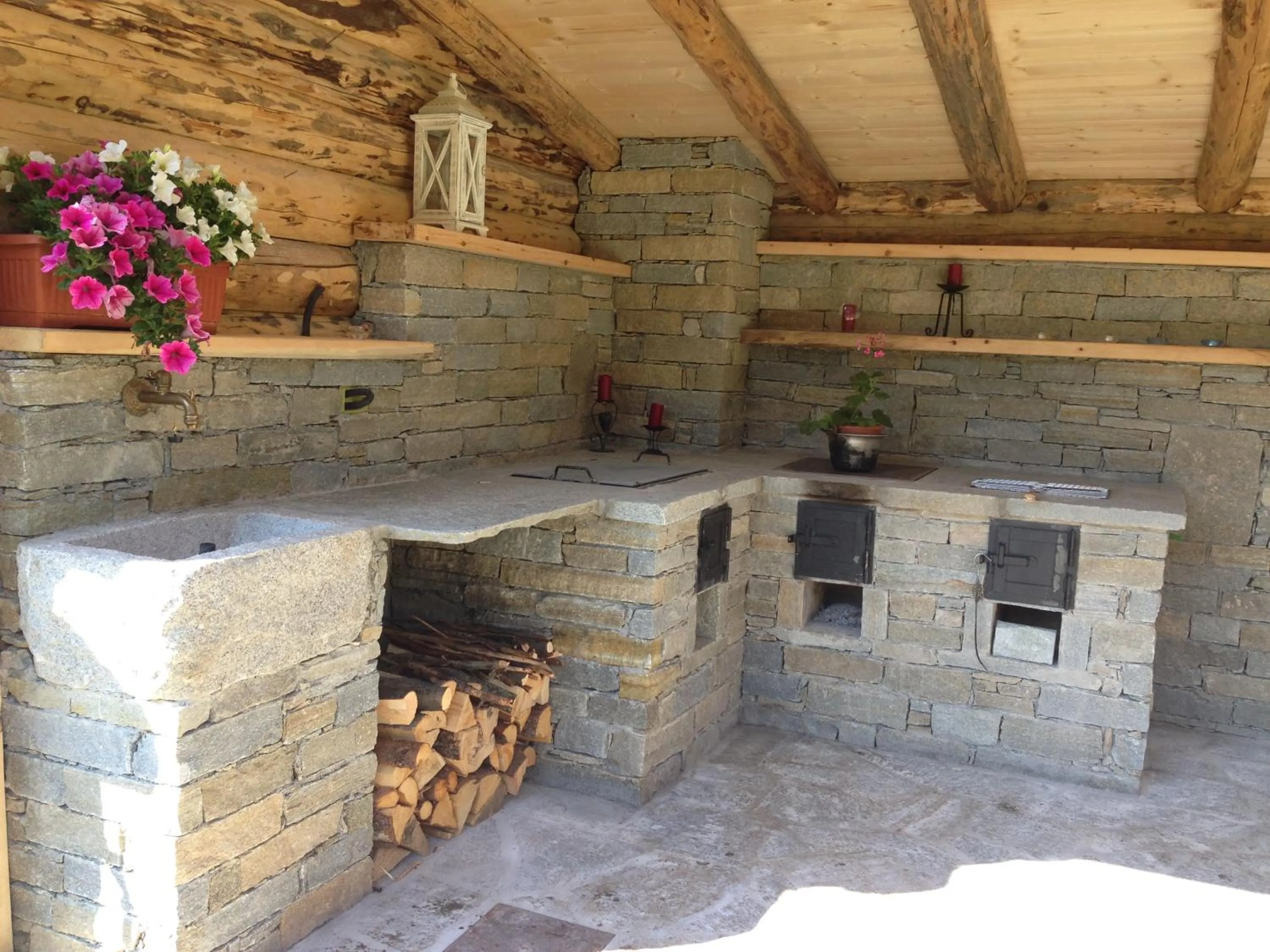 BBQ facilities in Chalet Bucaneve