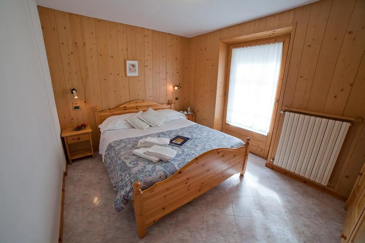 Bedroom, Bed in Chalet Bucaneve