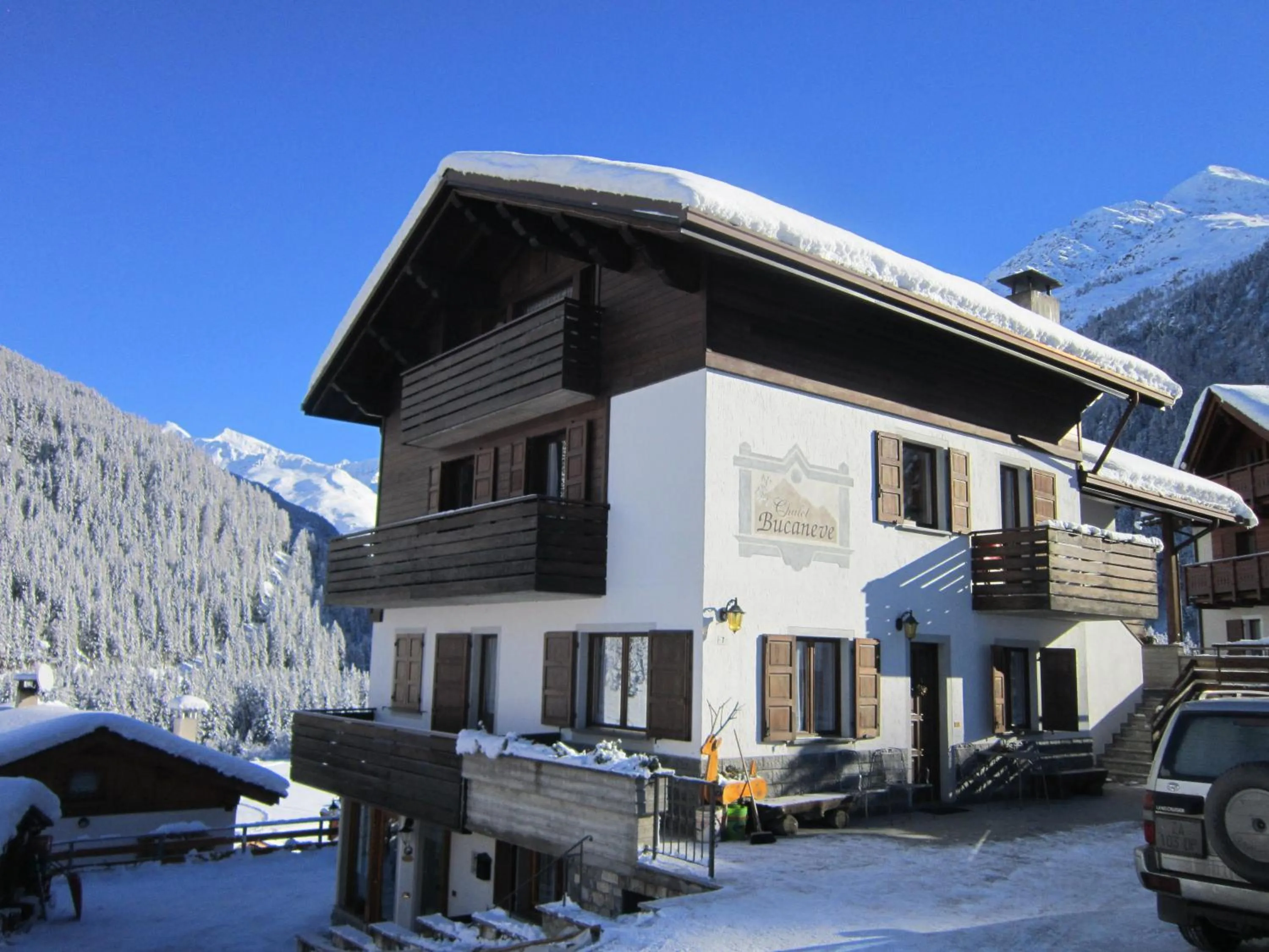 Facade/entrance in Chalet Bucaneve