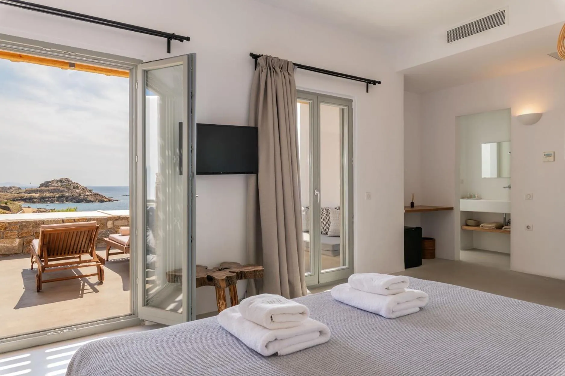 Photo of the whole room, Bed in Trinity Mykonos - Beachfront Villa