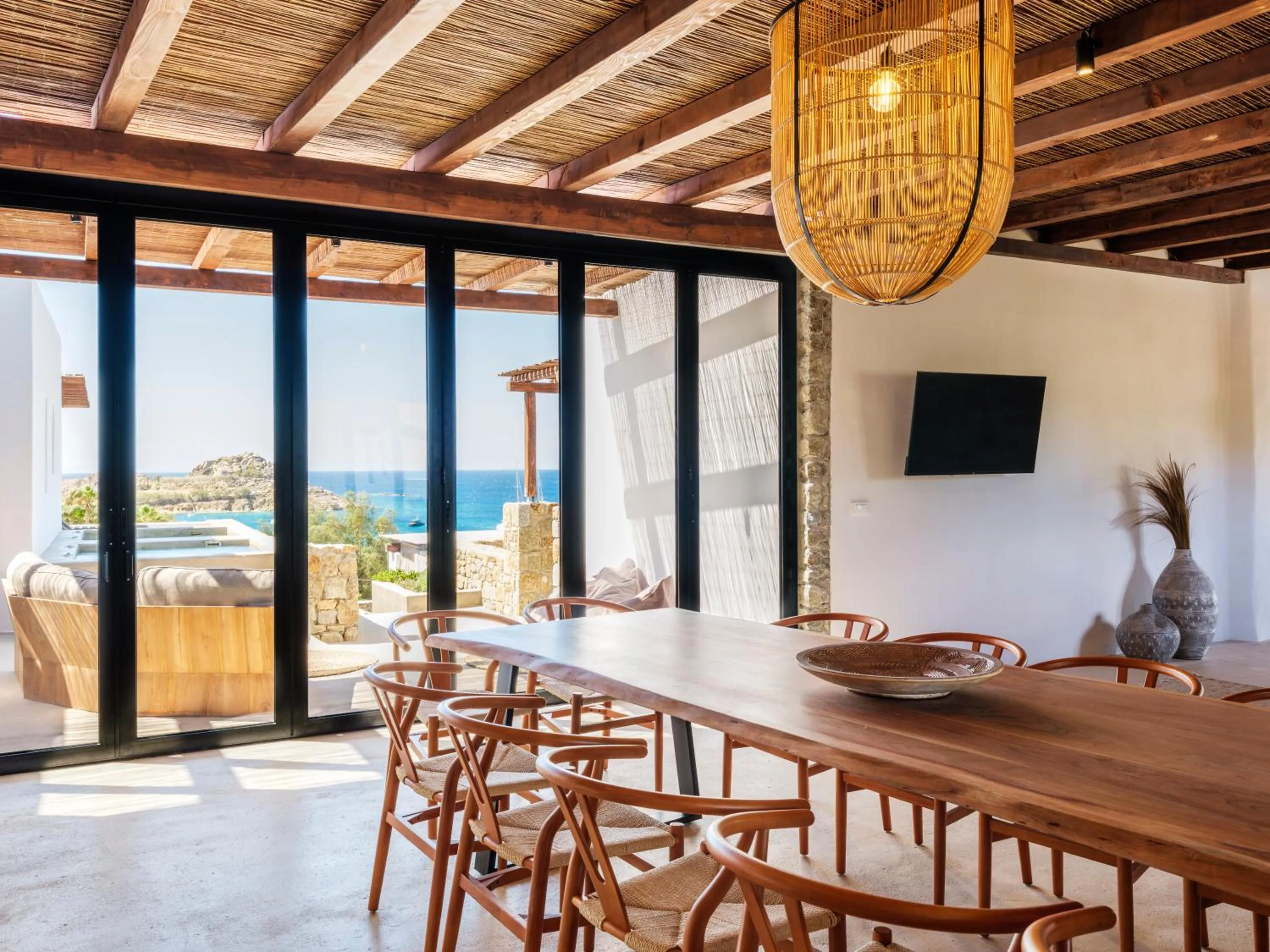 Communal lounge/ TV room in Trinity Mykonos - Beachfront Villa