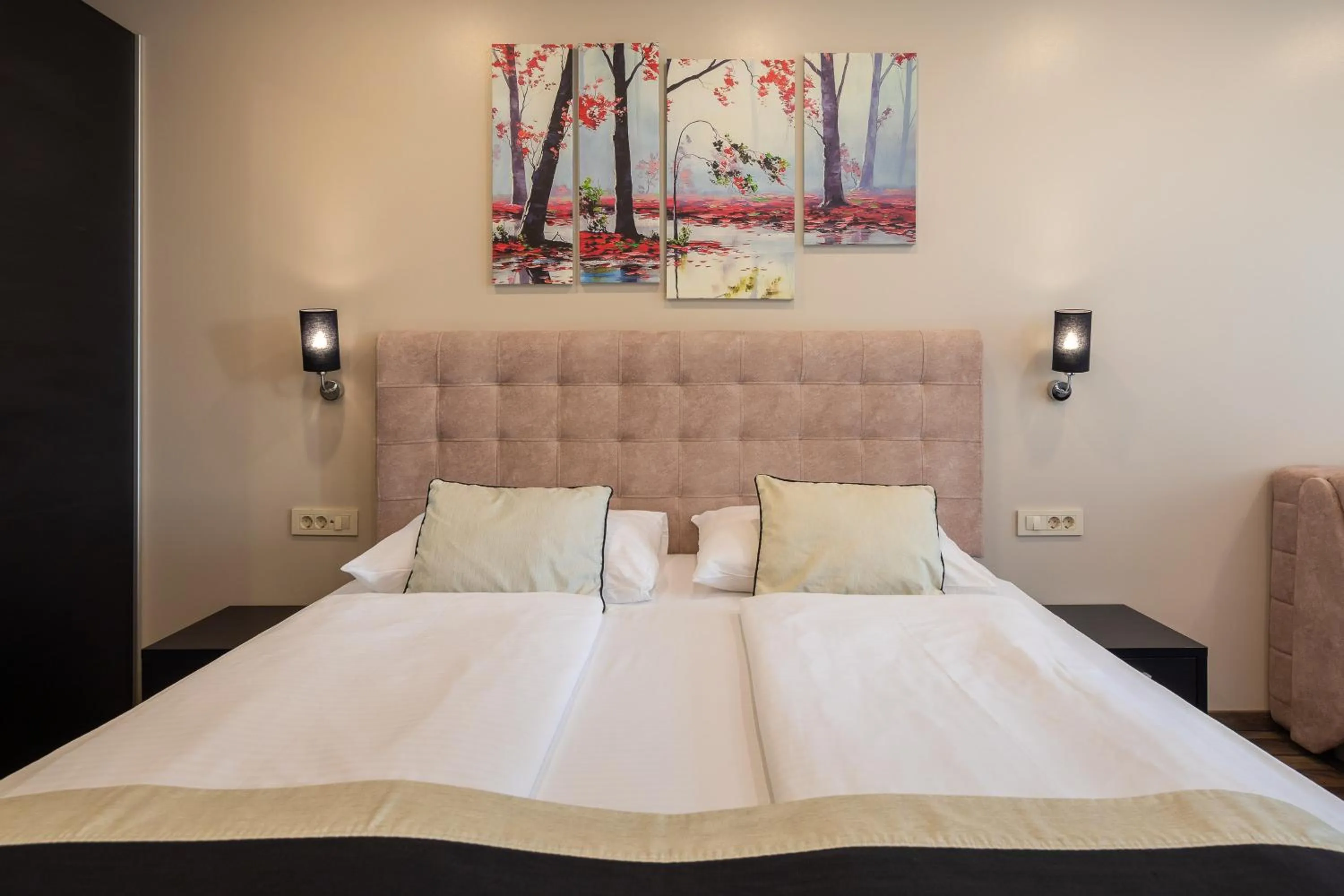 Bed in Hotel Central Beach 9