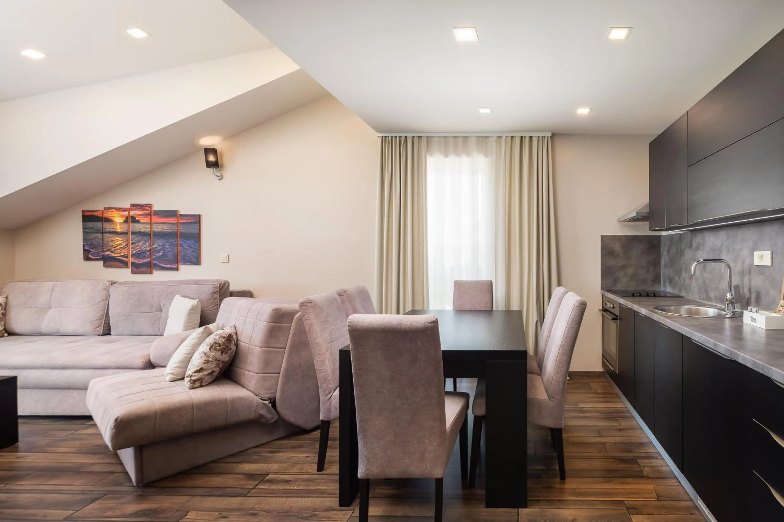 Dining area in Hotel Central Beach 9