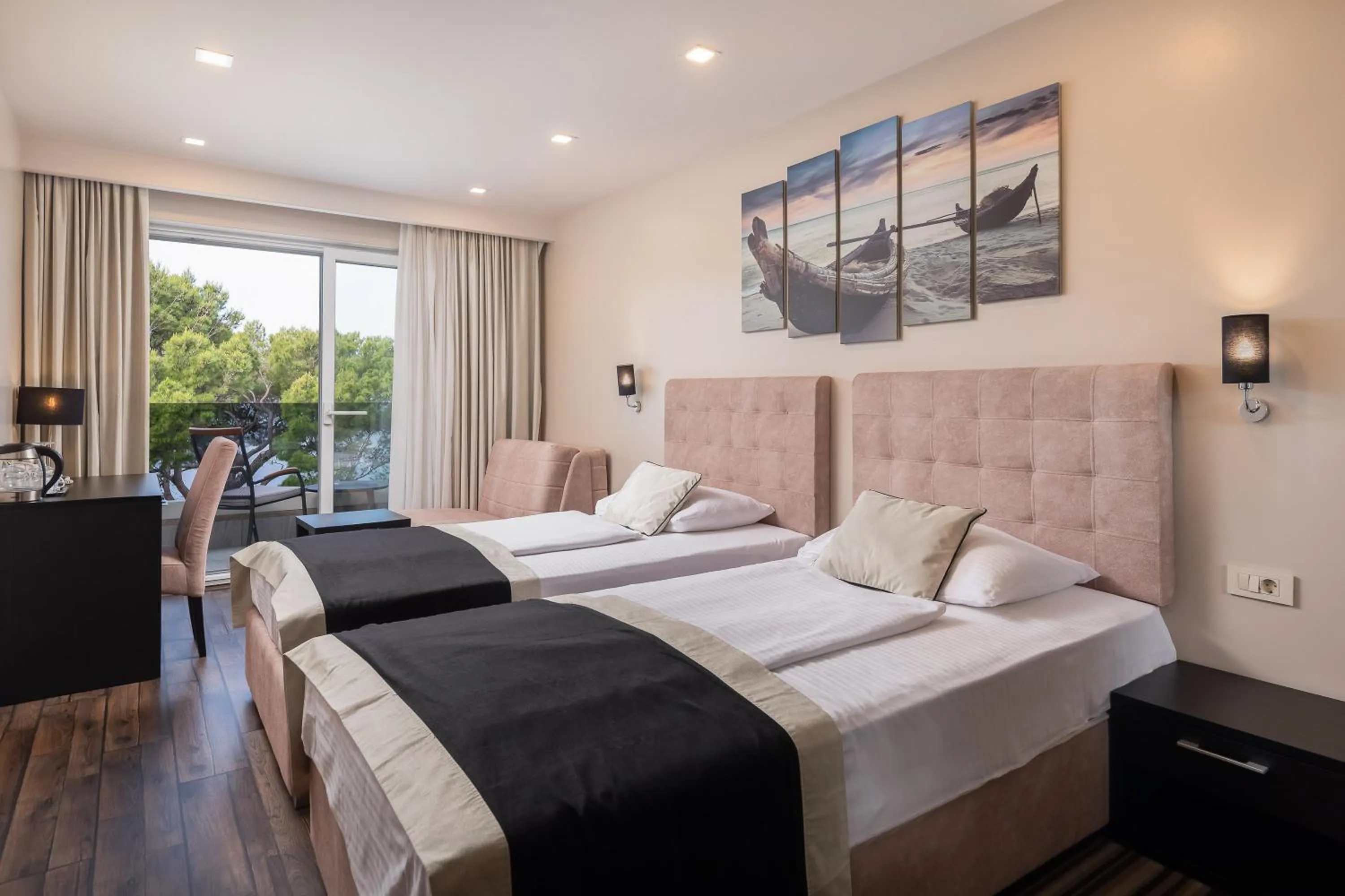 Bed in Hotel Central Beach 9