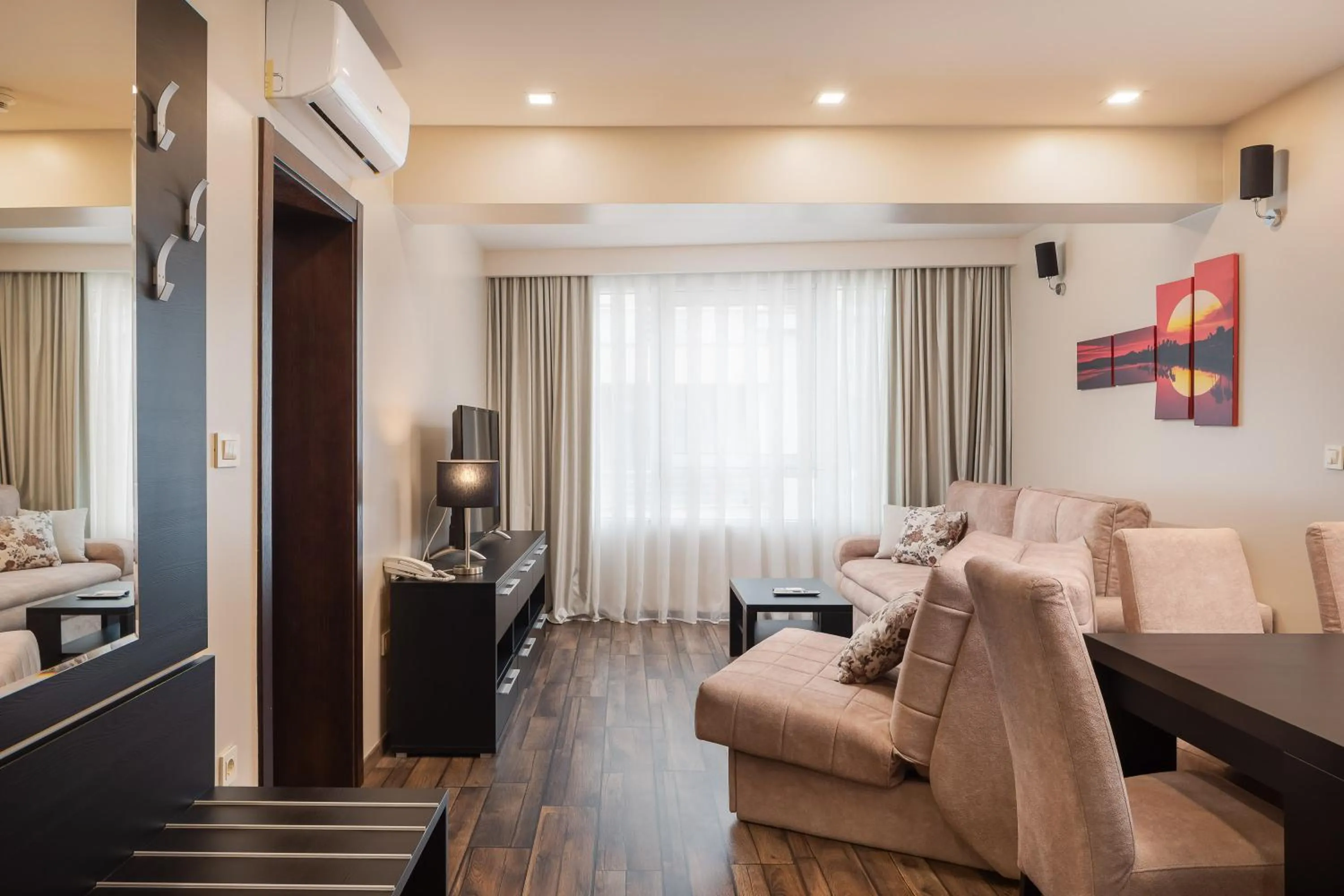 Living room, Bed in Hotel Central Beach 9