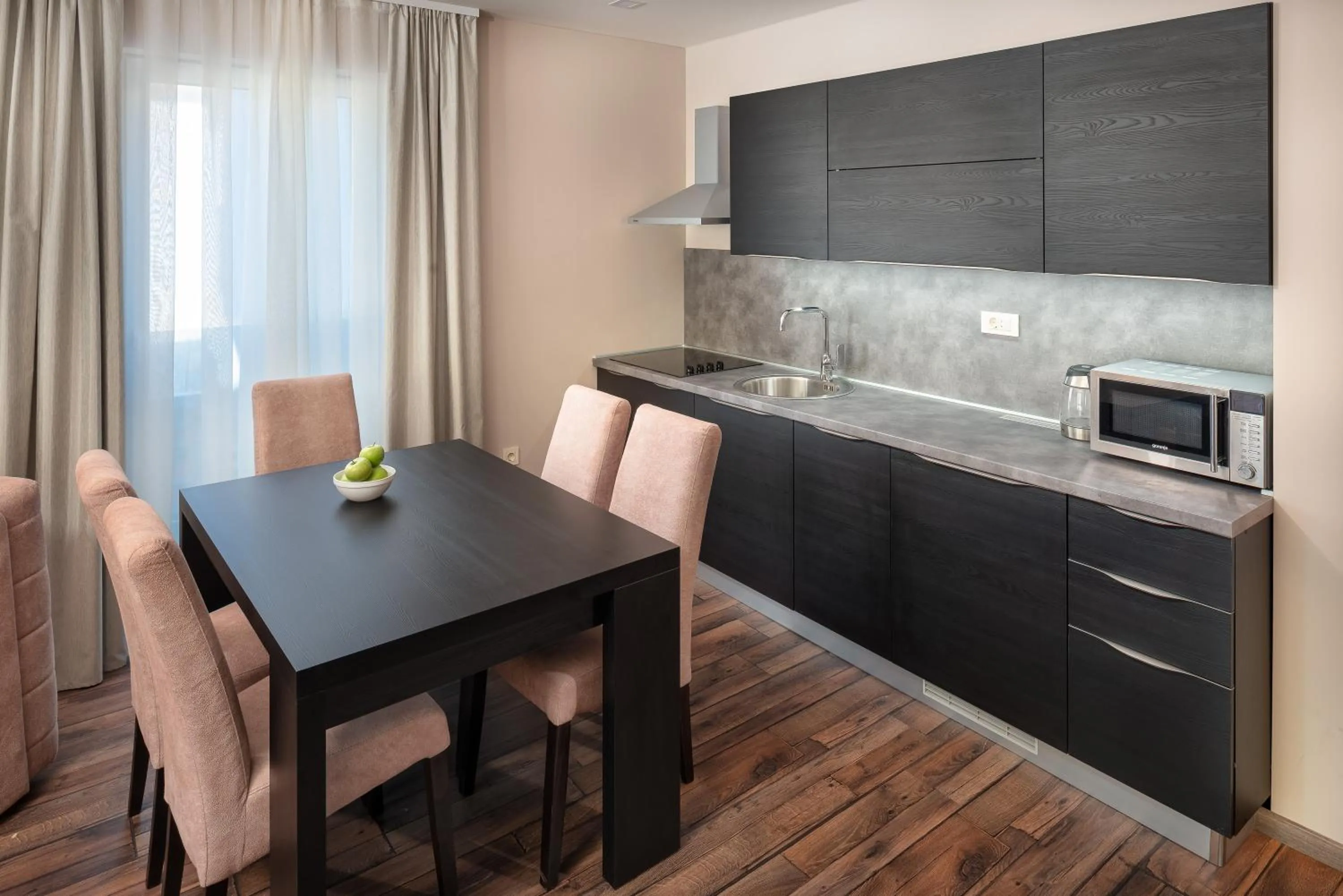 Dining area in Hotel Central Beach 9