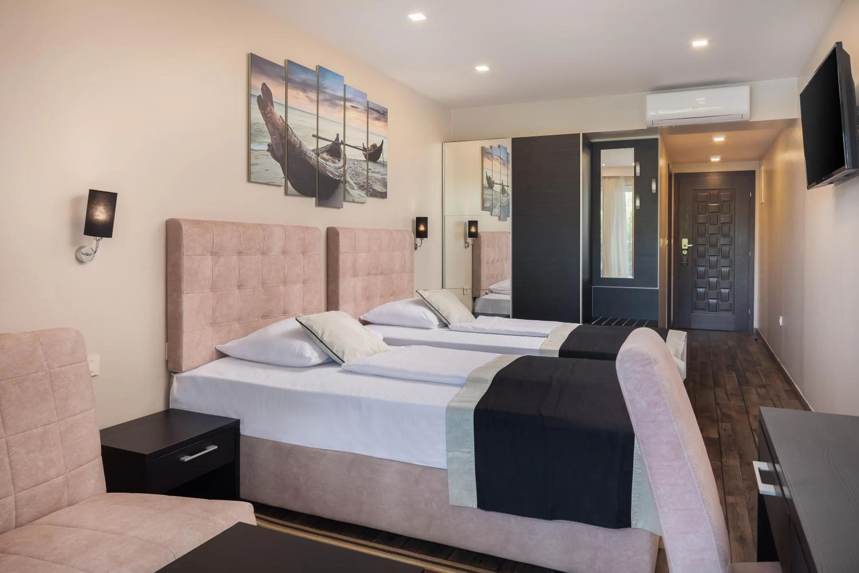 Bedroom, Bed in Hotel Central Beach 9