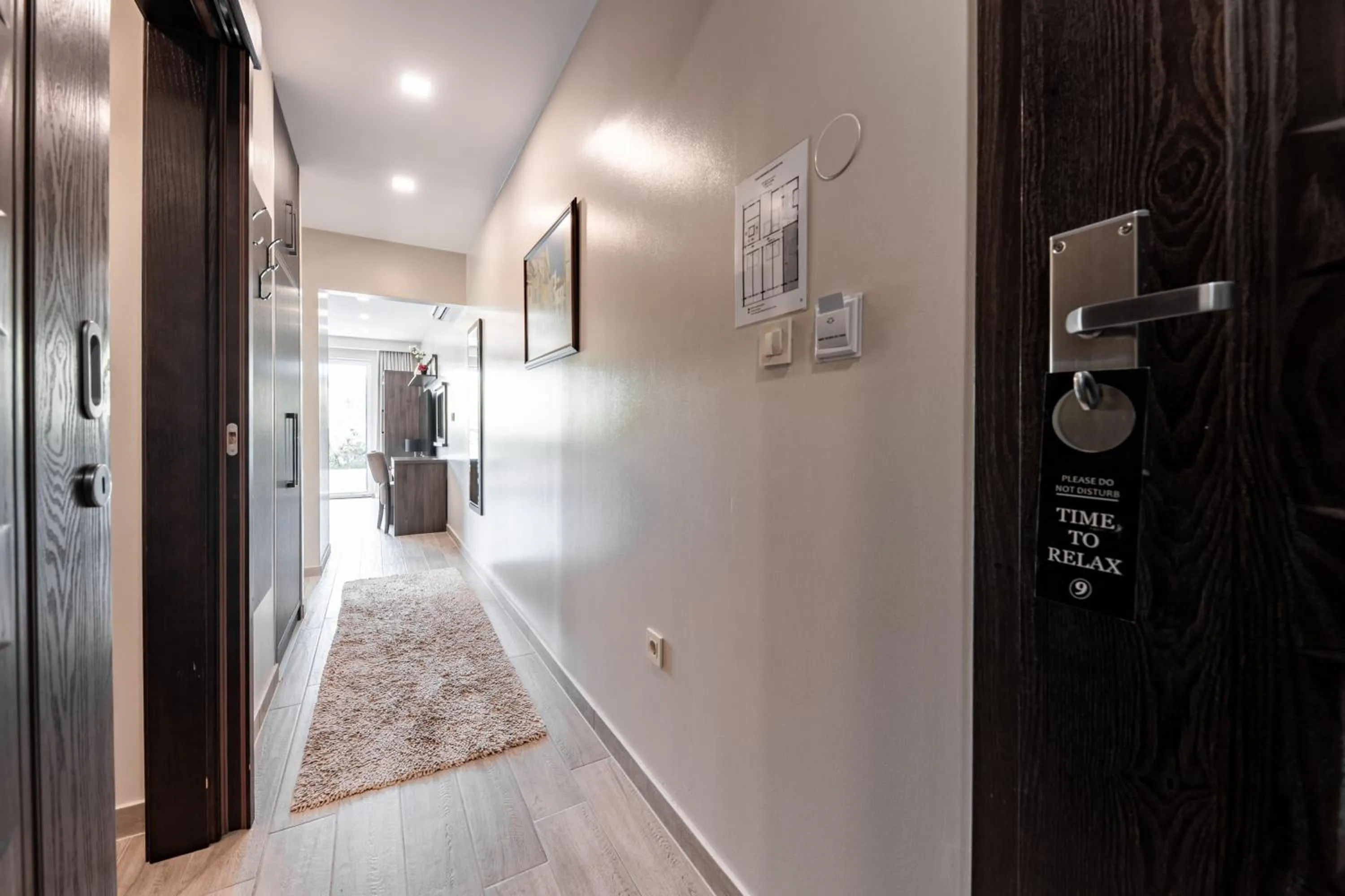 wardrobe in Hotel Central Beach 9