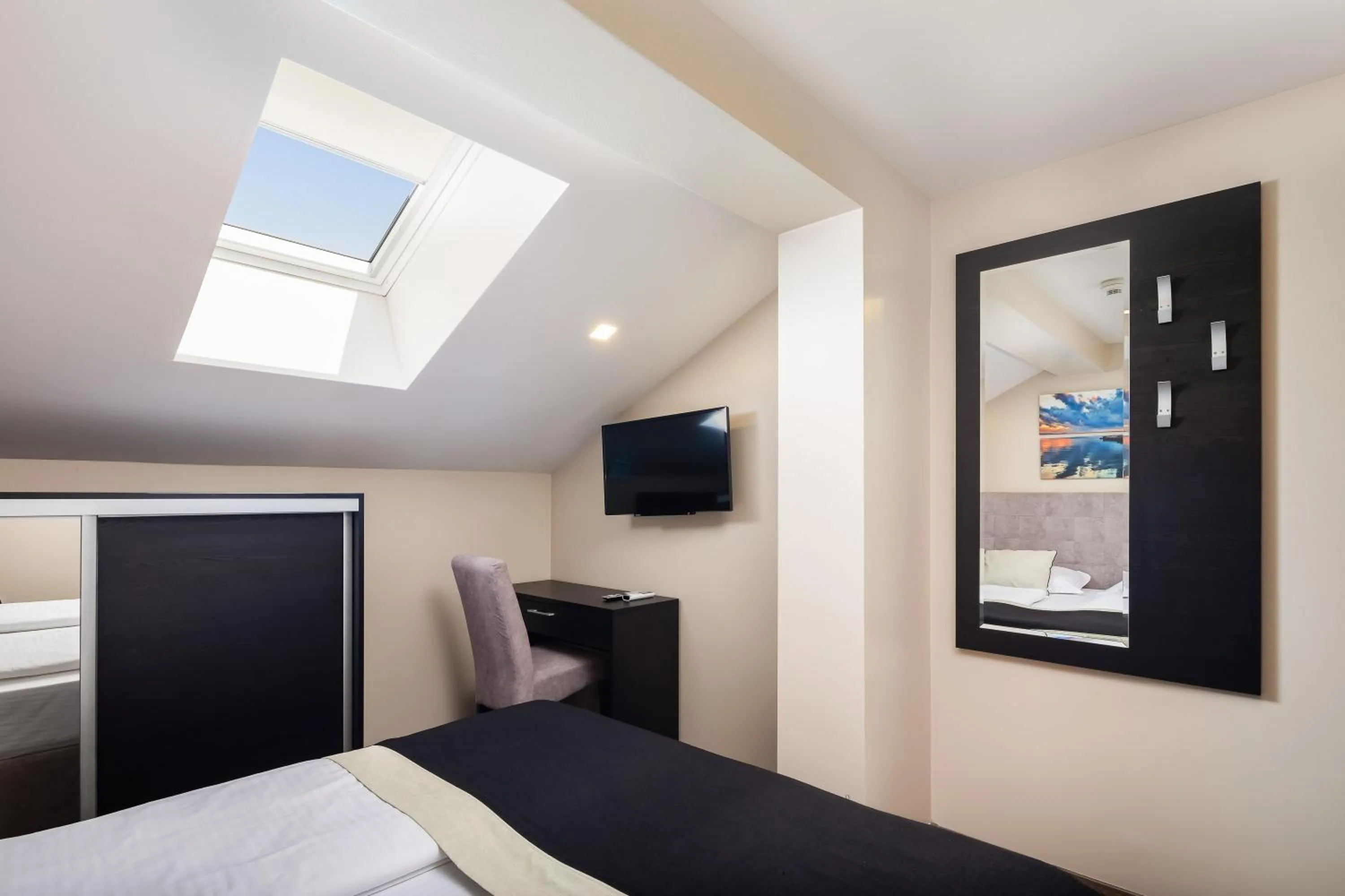 Bedroom, Bed in Hotel Central Beach 9