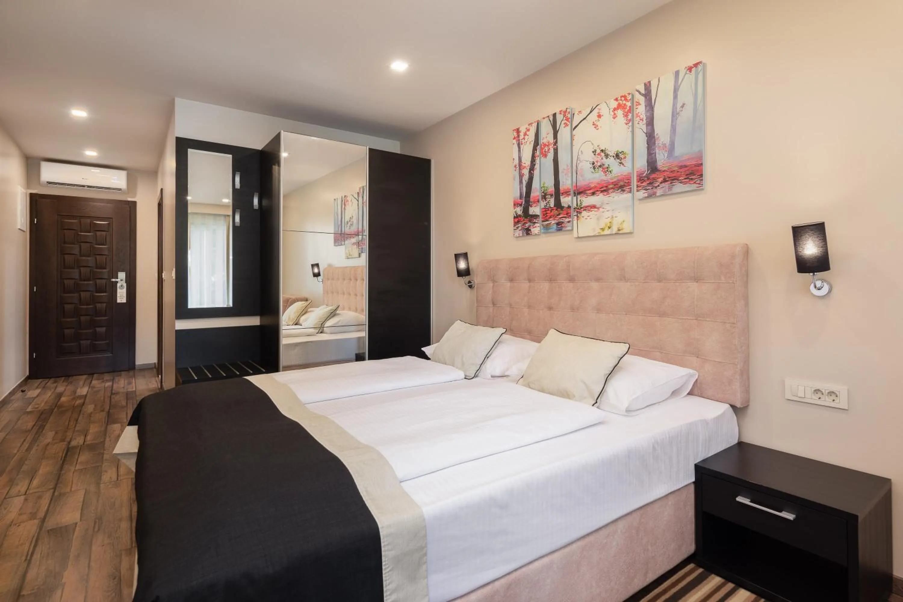 Bed in Hotel Central Beach 9