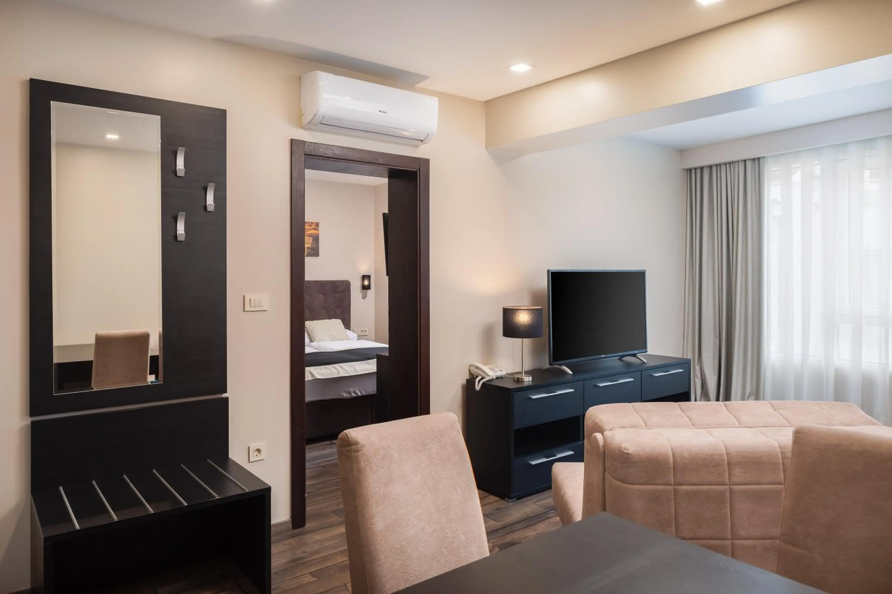 Living room, Bed in Hotel Central Beach 9