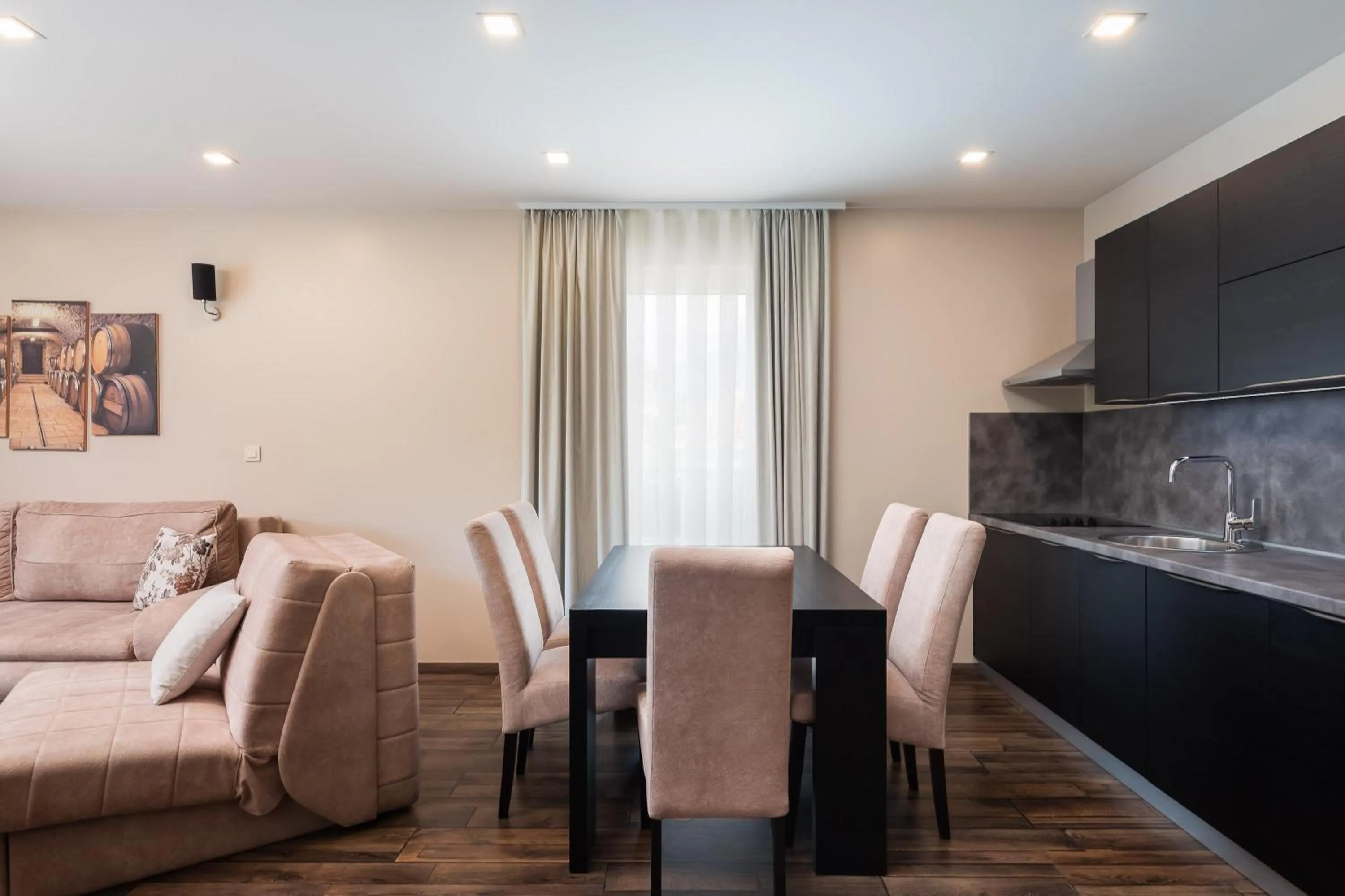 Dining area in Hotel Central Beach 9