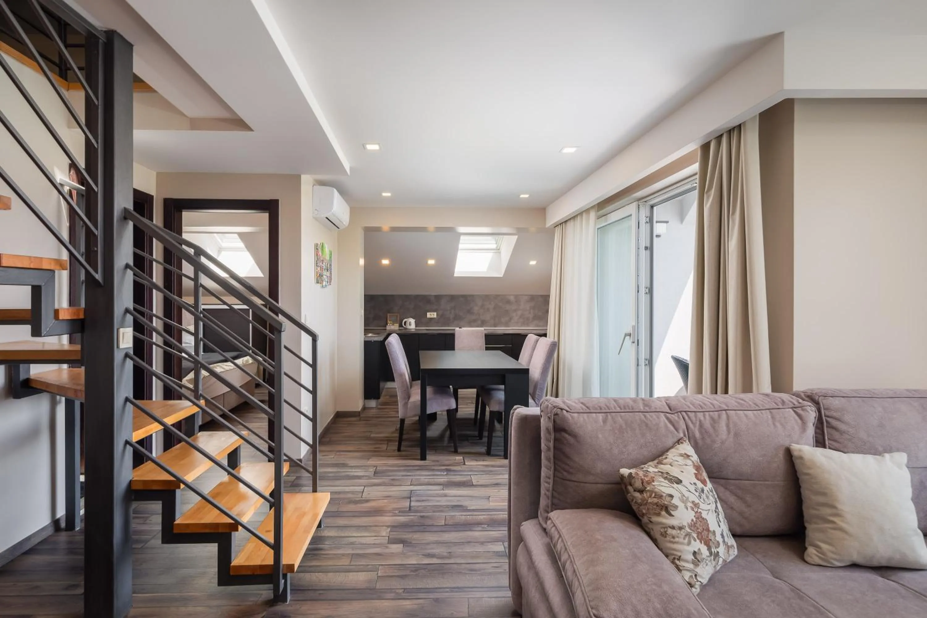 Dining area in Hotel Central Beach 9