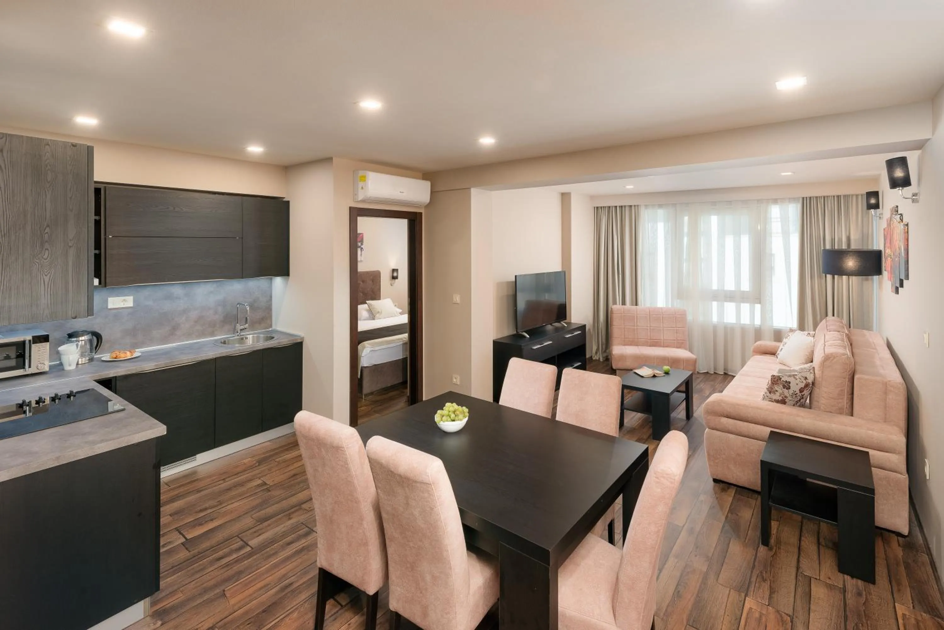 Dining area in Hotel Central Beach 9